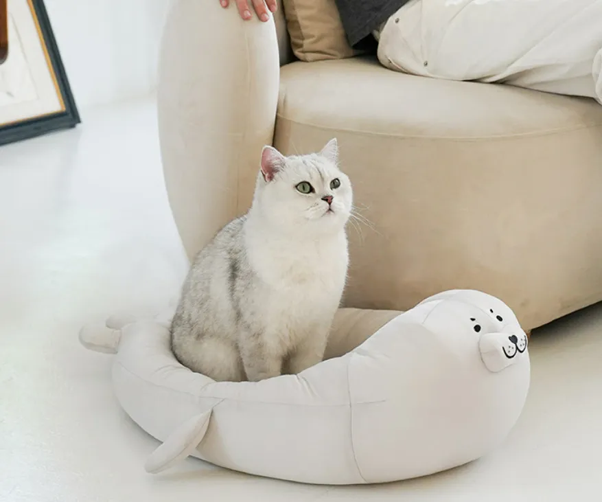 Лежак для домашнего питомца Zeze Морской котик, 69*25*20 см, белый