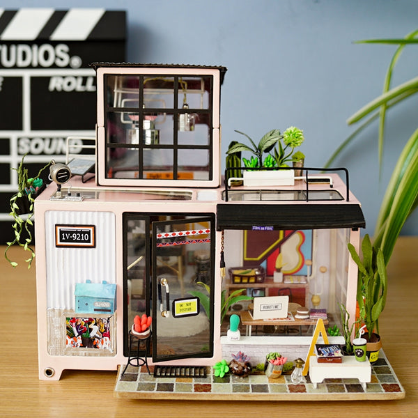 Rolife DIY Miniature Dollhouse - Kevin��s Studio DG13