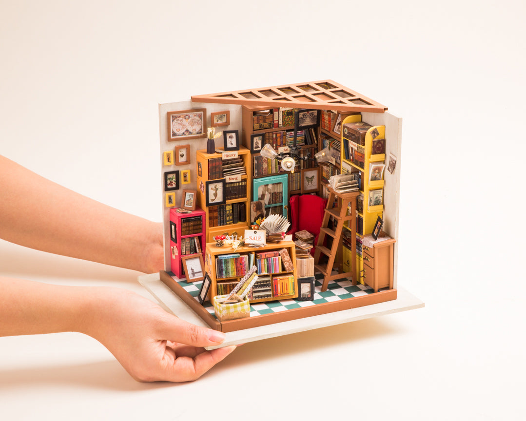 Rolife DIY Miniature Dollhouse- Sam's Study DG102