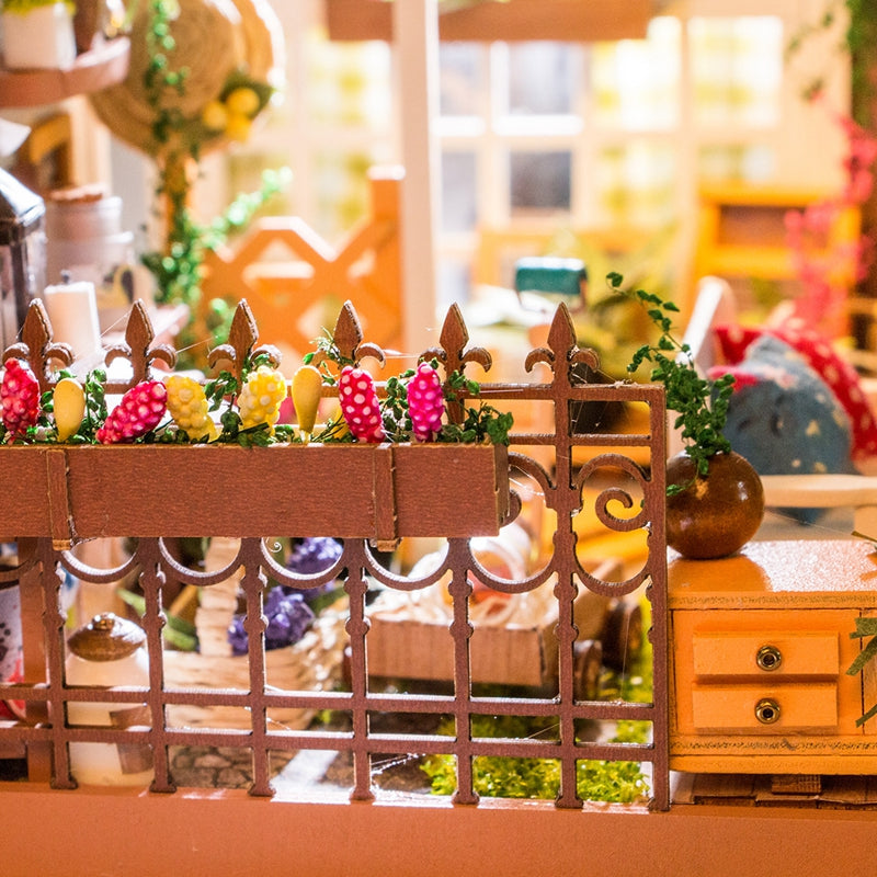 Rolife DIY Miniature Dollhouse - Miller��s Garden DG108