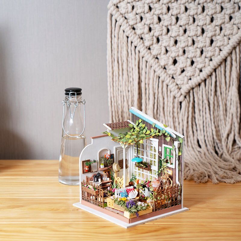 Rolife DIY Miniature Dollhouse - Miller??s Garden DG108