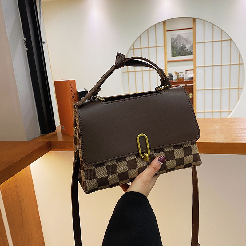 Ново през 2022 г. - малка квадратна чанта през рамо