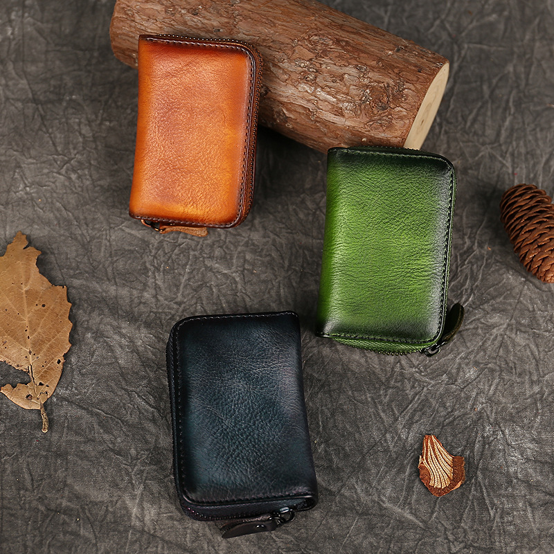 НОВО - Поставка за портфейл от ретро телешка кожа