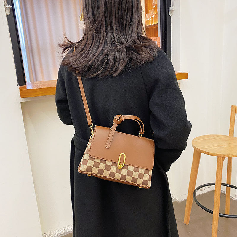 Ново през 2022 г. - малка квадратна чанта през рамо