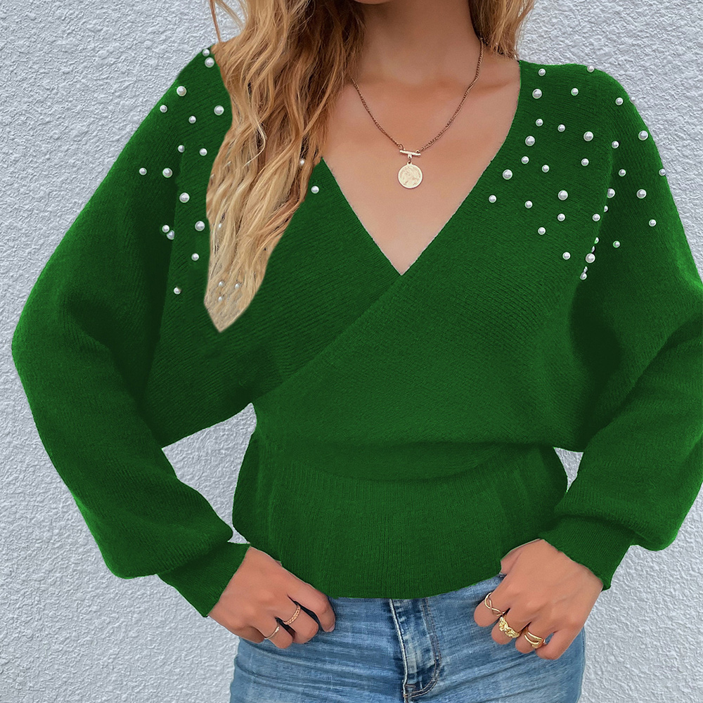 Sweter z dzianiny ze skrzyżowanym dekoltem w szpic i perłowymi rękawami