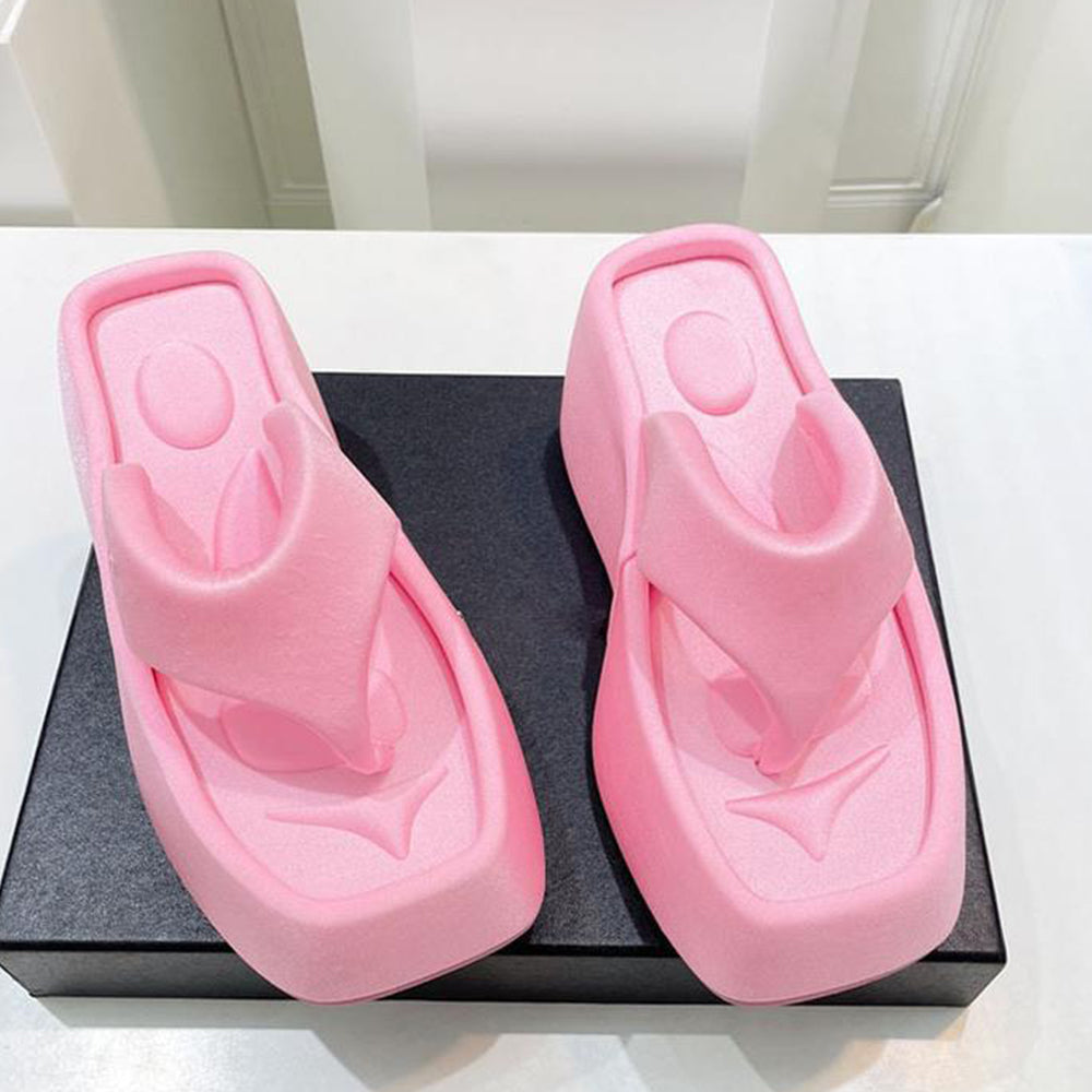 Nuove infradito estive con zeppa a punta quadrata