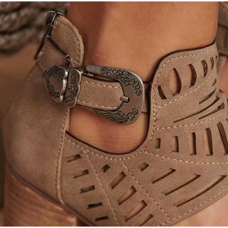 Sandały na wysokim obcasie z wycięciem