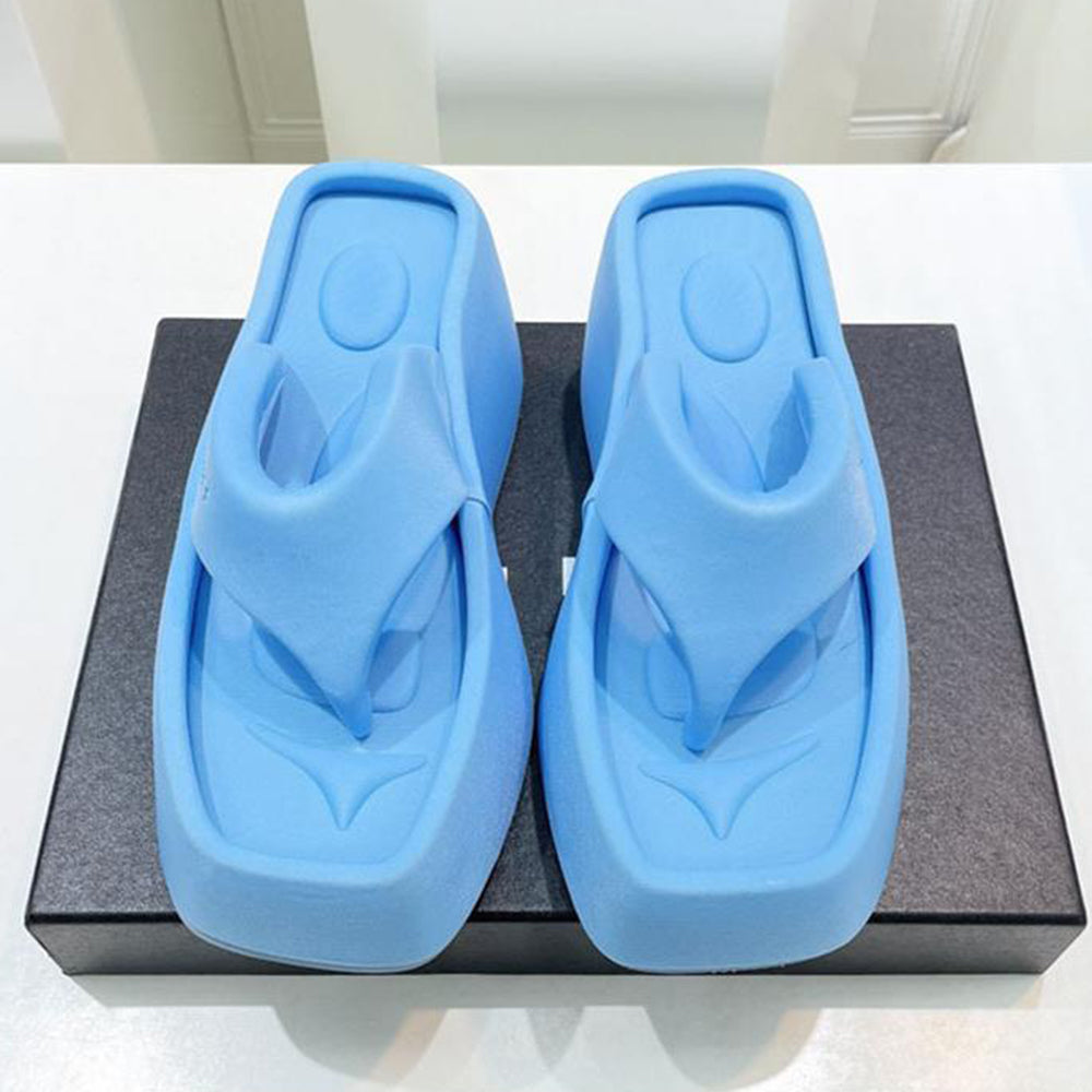 Nuove infradito estive con zeppa a punta quadrata