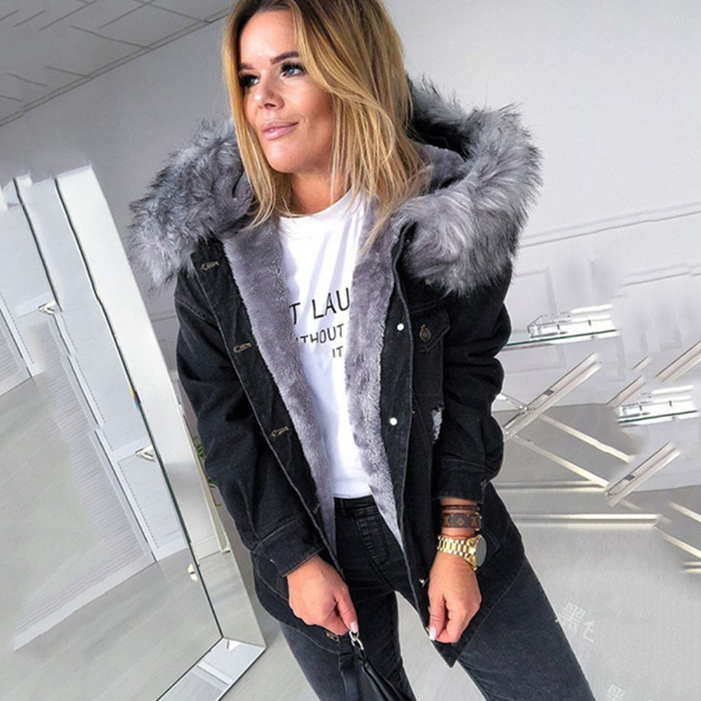 Futrzany płaszcz z denimu