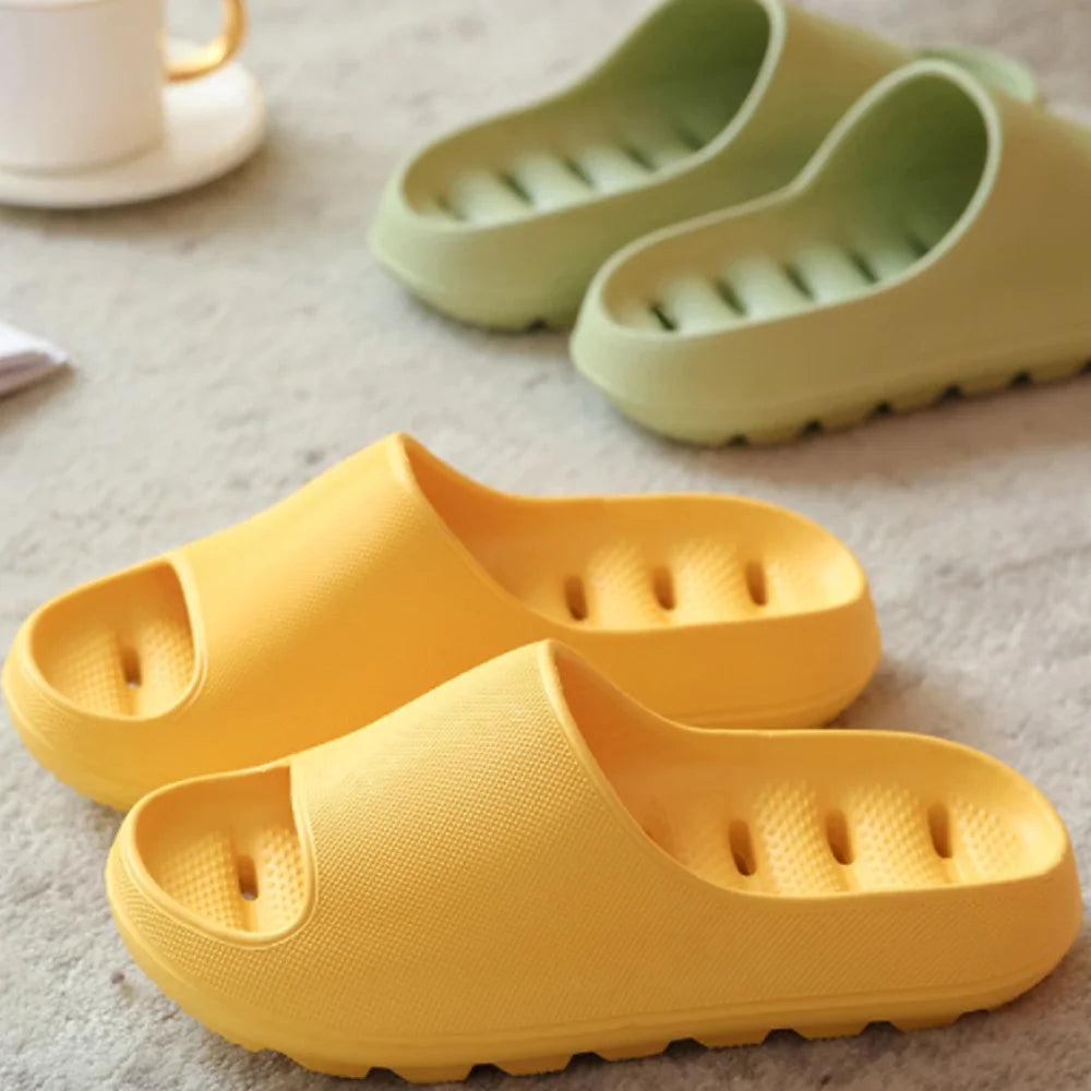 2022 Nowe lekkie i oddychające sandały i kapcie