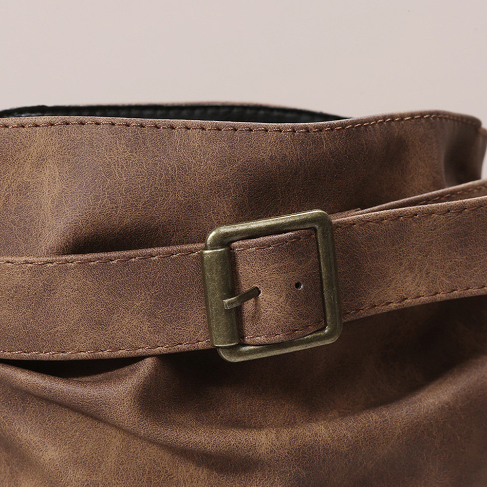 Kozaki Martin z klamrą w stylu vintage