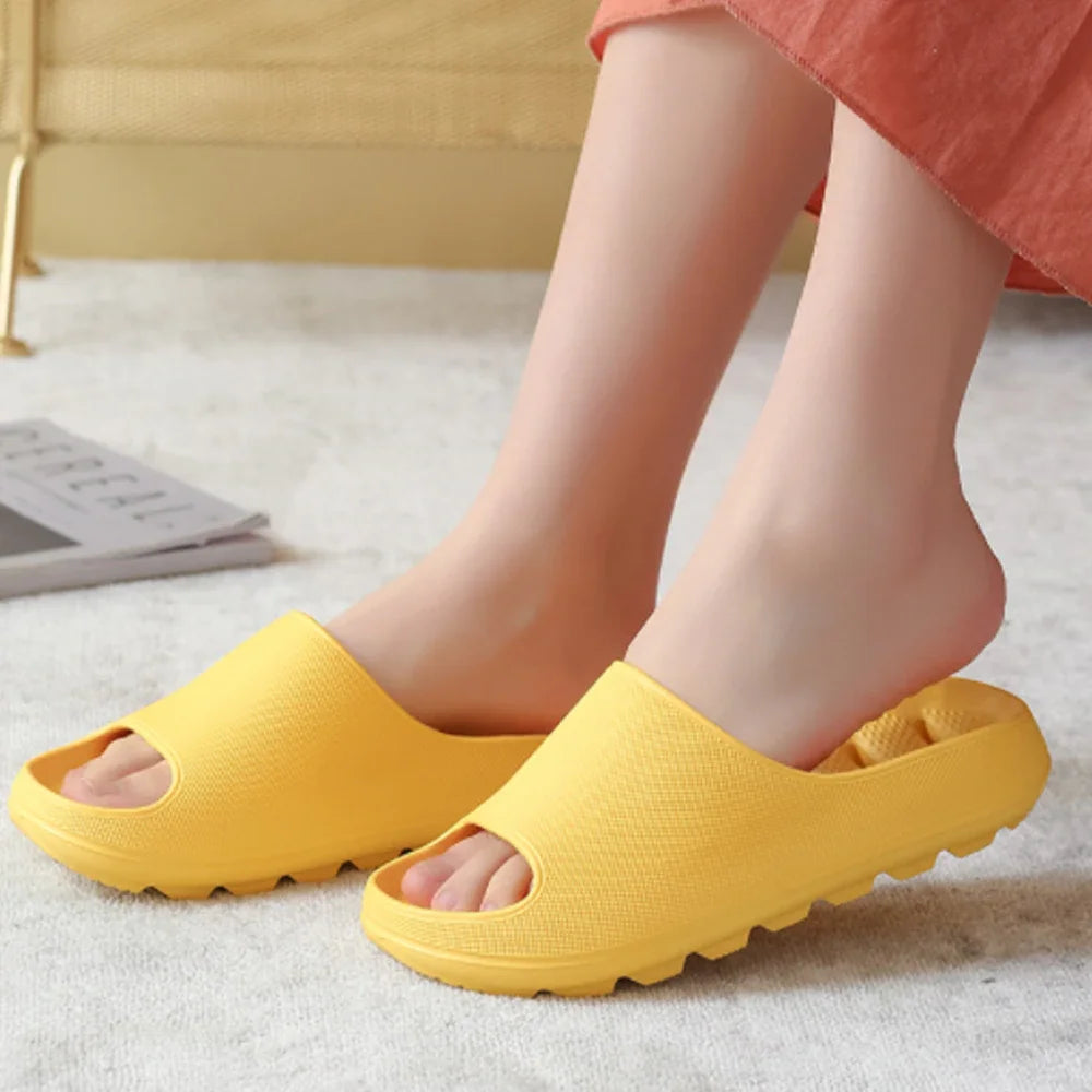 2022 Nowe lekkie i oddychające sandały i kapcie