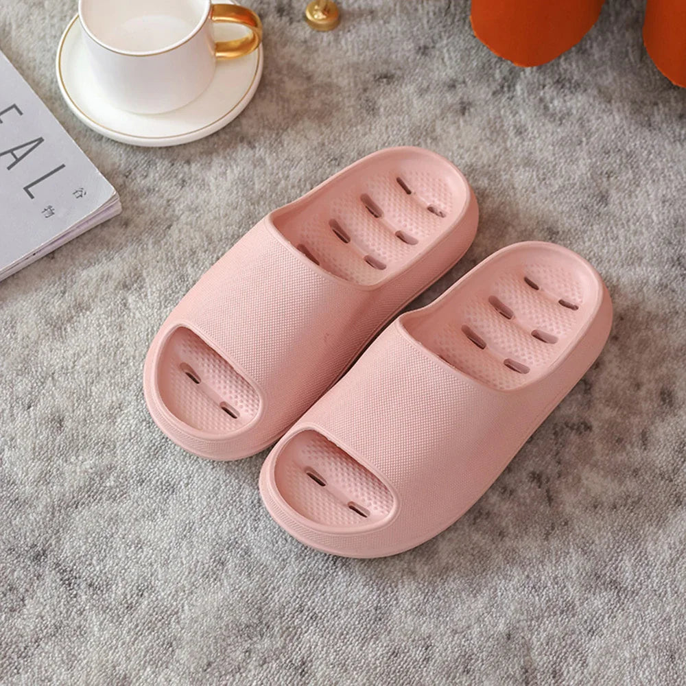 2022 Nowe lekkie i oddychające sandały i kapcie