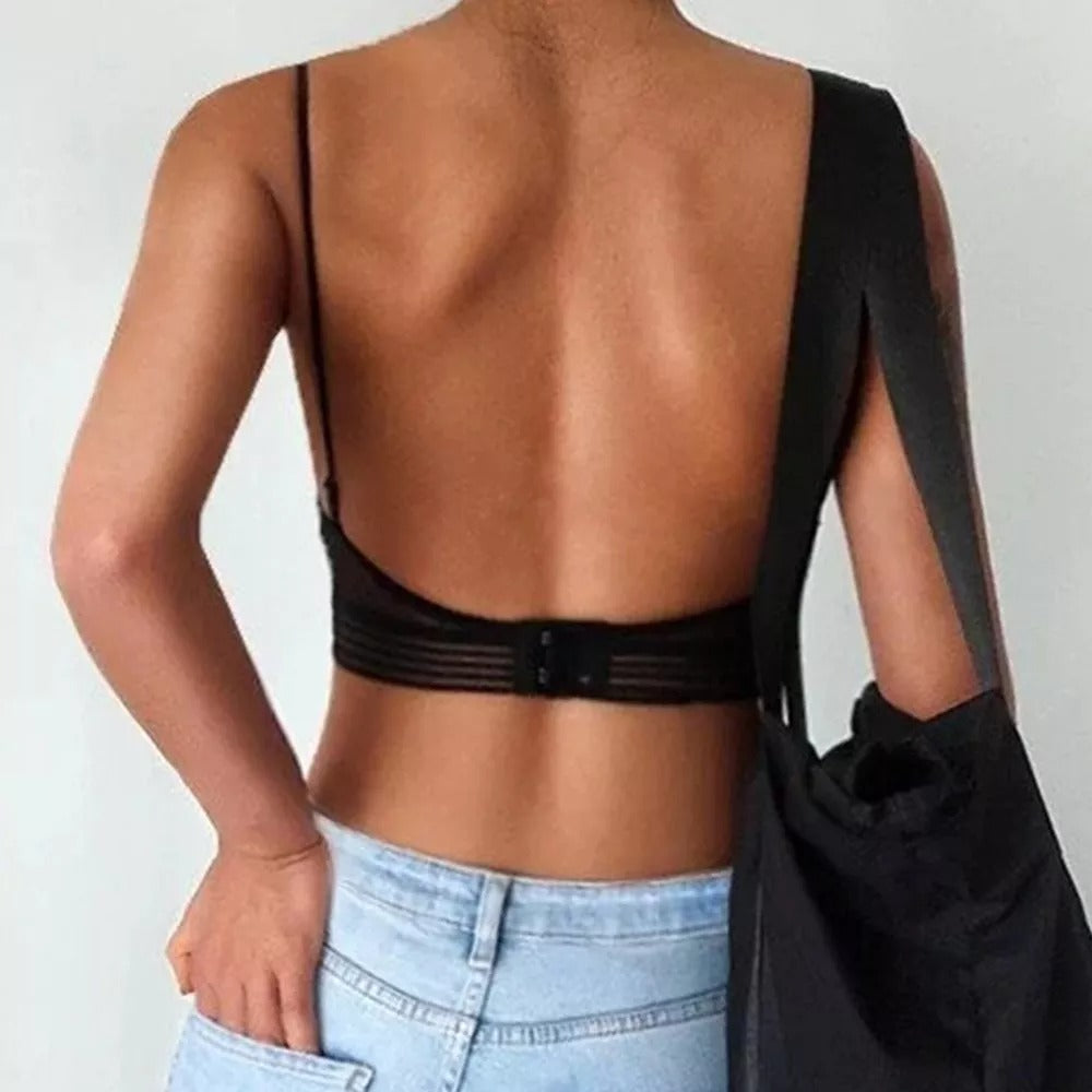 Oddychający biustonosz, który podciąga się do dolnej części pleców