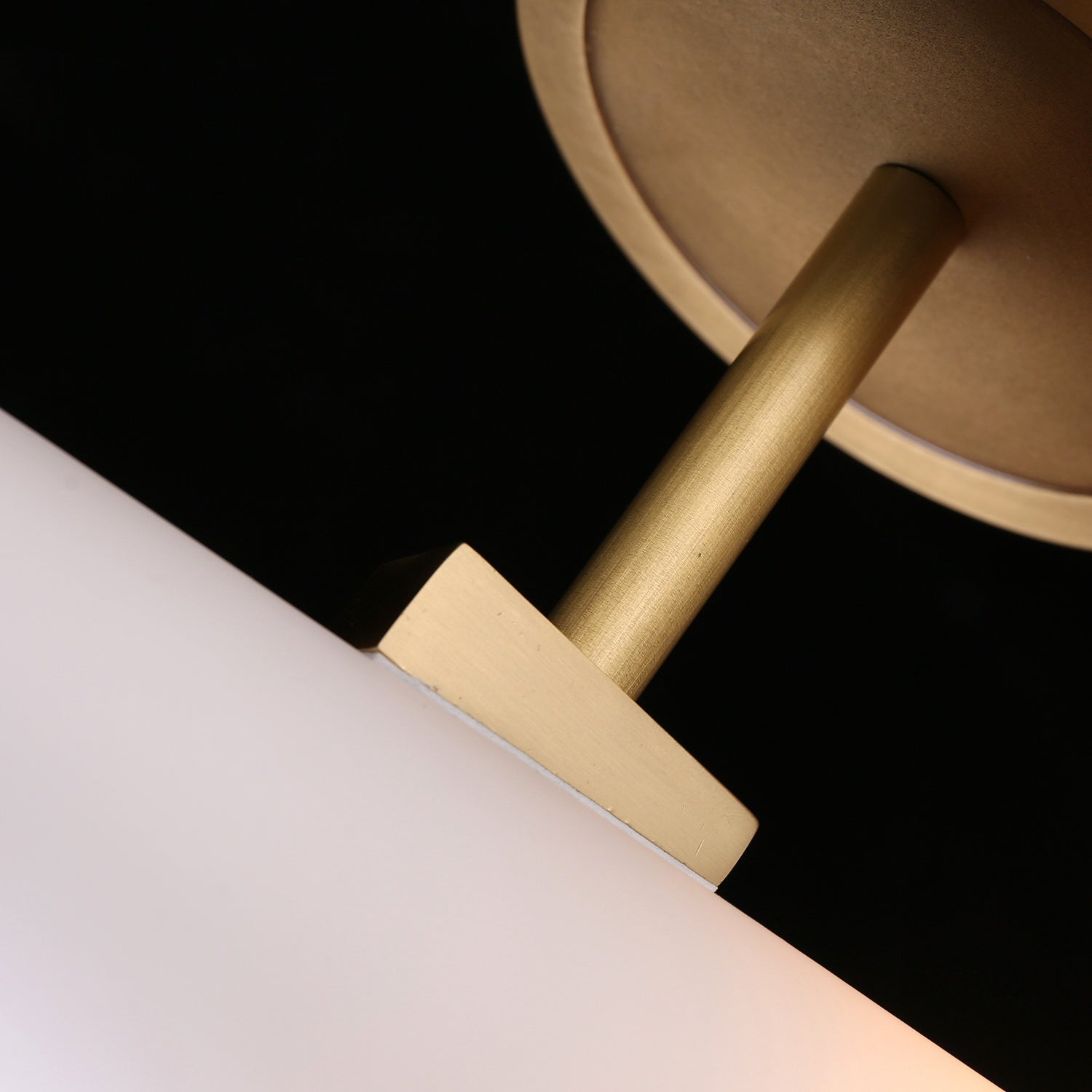 Moden White Ceram Single Shade Wall Sconce-konalight