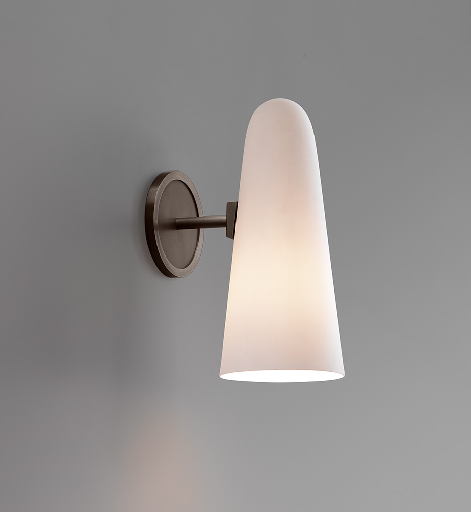 Moden White Ceram Single Shade Wall Sconce-konalight