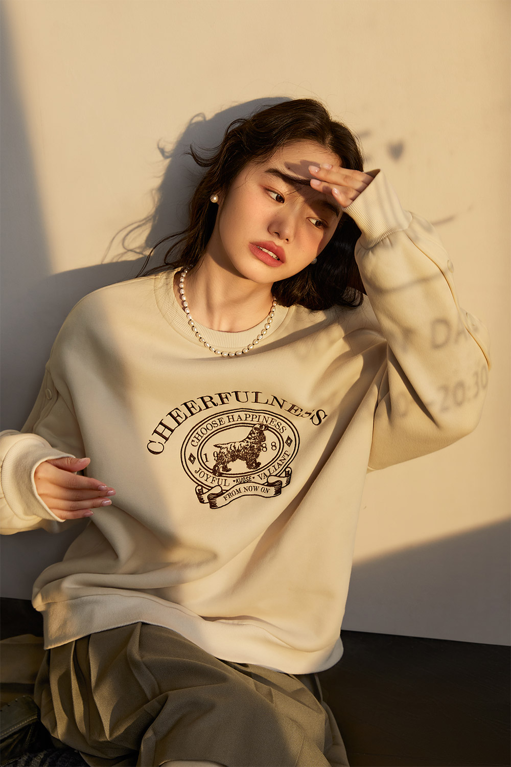 Wide apricot padded design sweatshirt for women
