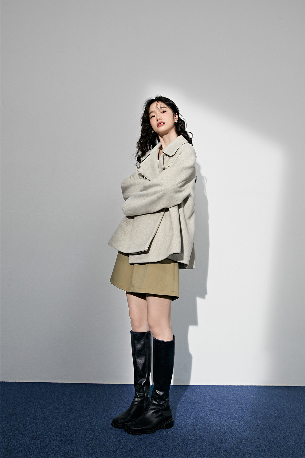  Autumn and winter oat wool coat with slanted placket and horn buckle 