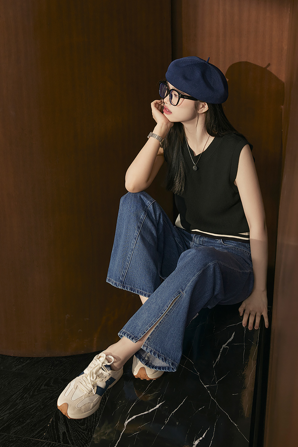 Asymmetric straight-cut jeans