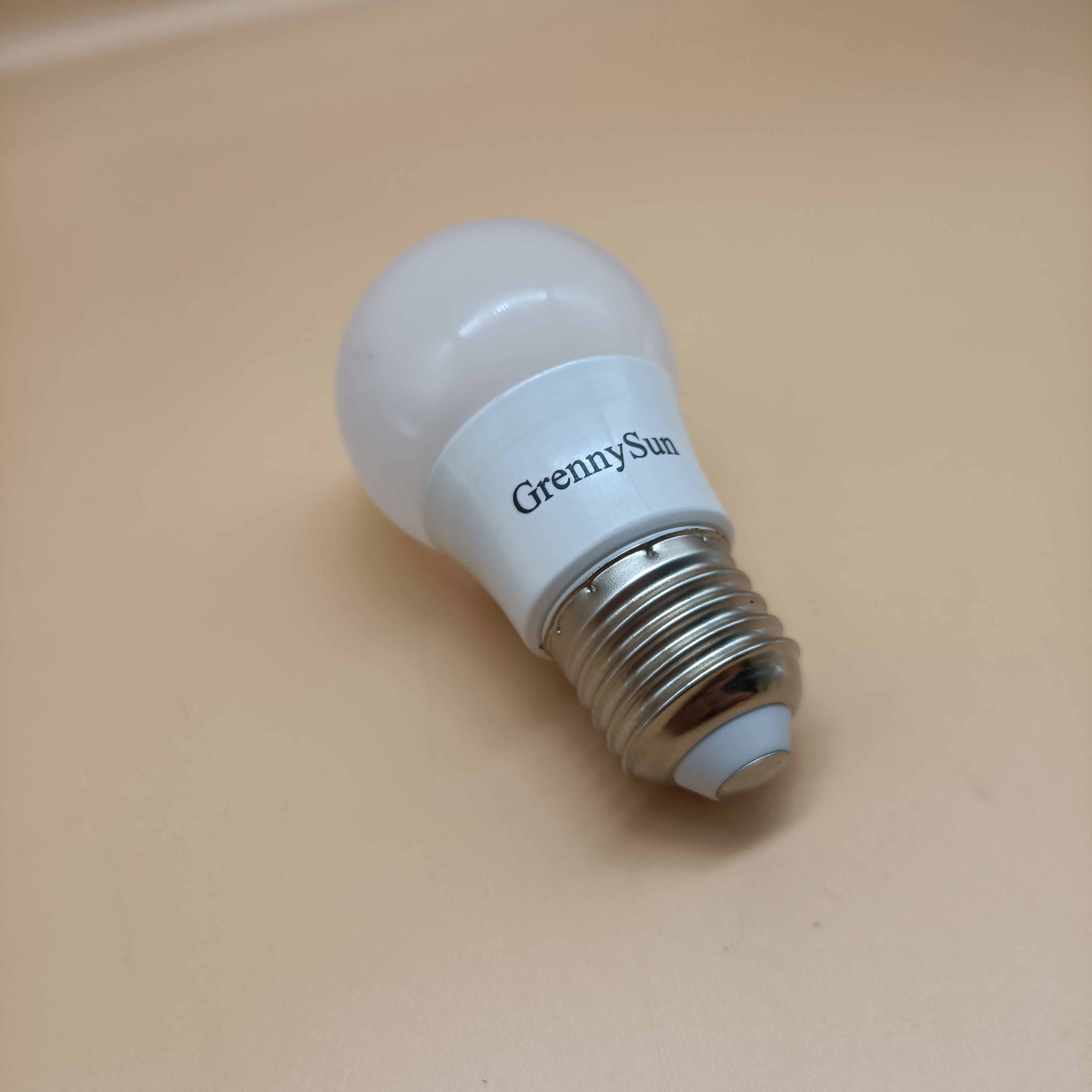 GrennySun Lightbulbs,Bright and energy-saving, the perfect combination of high-brightness lighting and long life