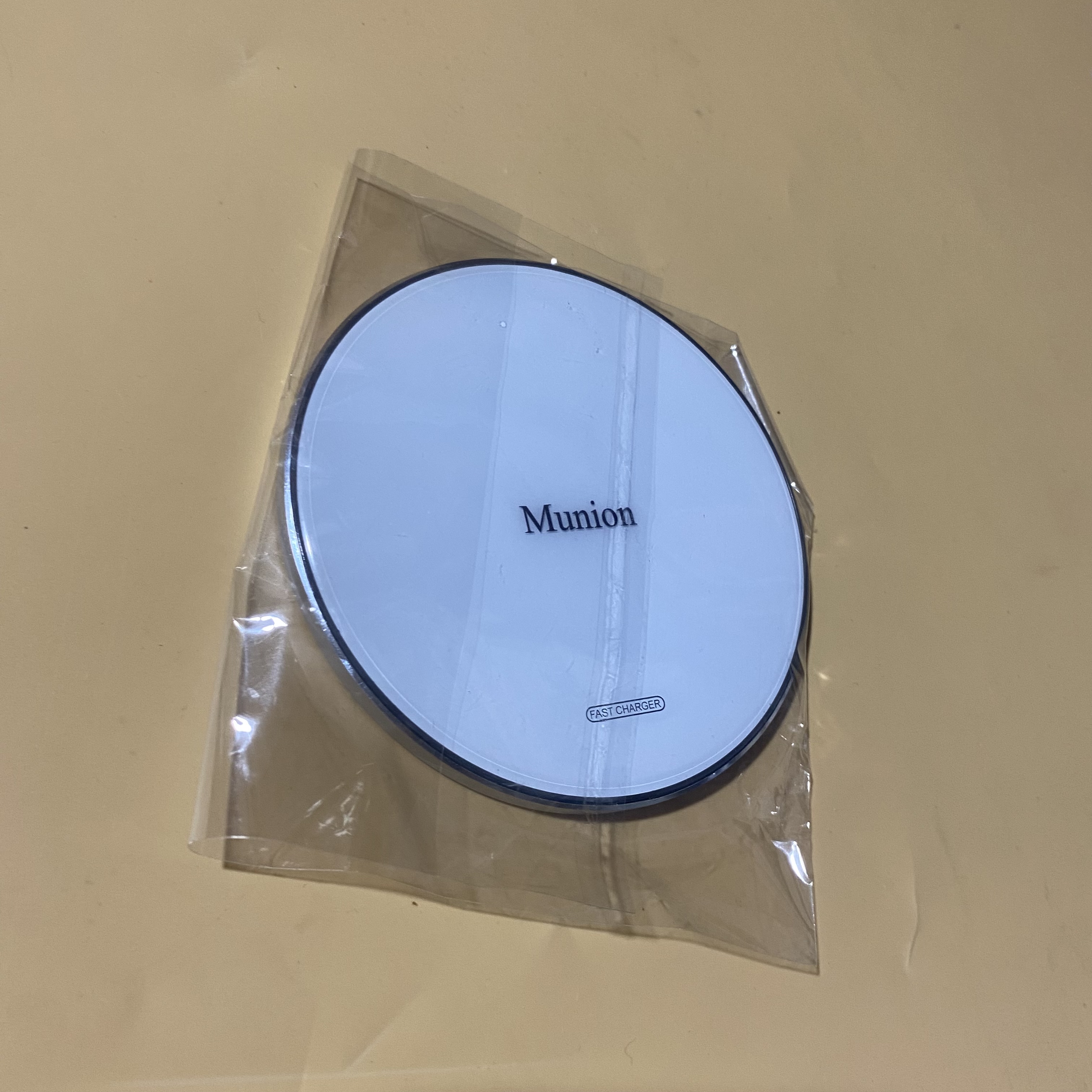 Munion Wireless chargers,Fast Wireless Charging Pad Compatible with most Phone White
