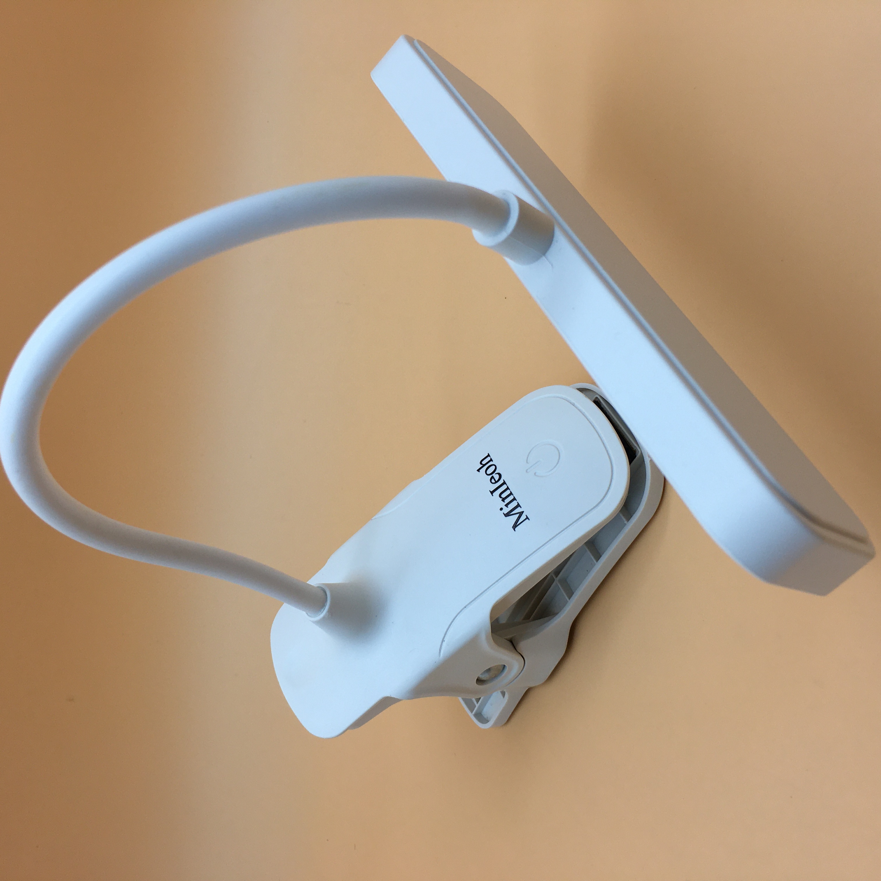 MinIeoh Desk lamps,LED Desk Lamp with USB Charging Port, Dimmable Eye-Caring Reading Light, Touch Control