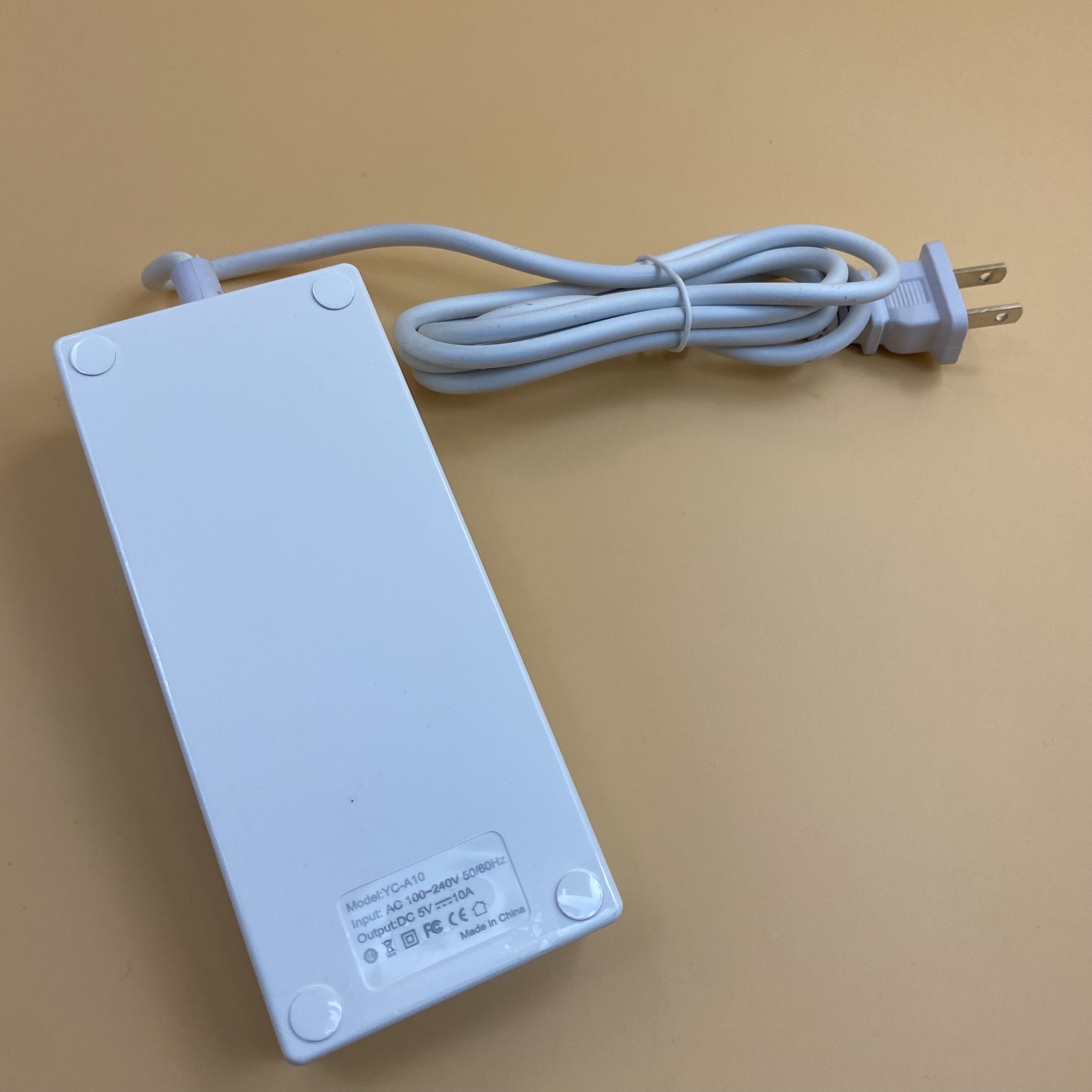 USB charger, 10 charging ports 100-240W 50/60Hz USB desktop charger,  model YC-A10.