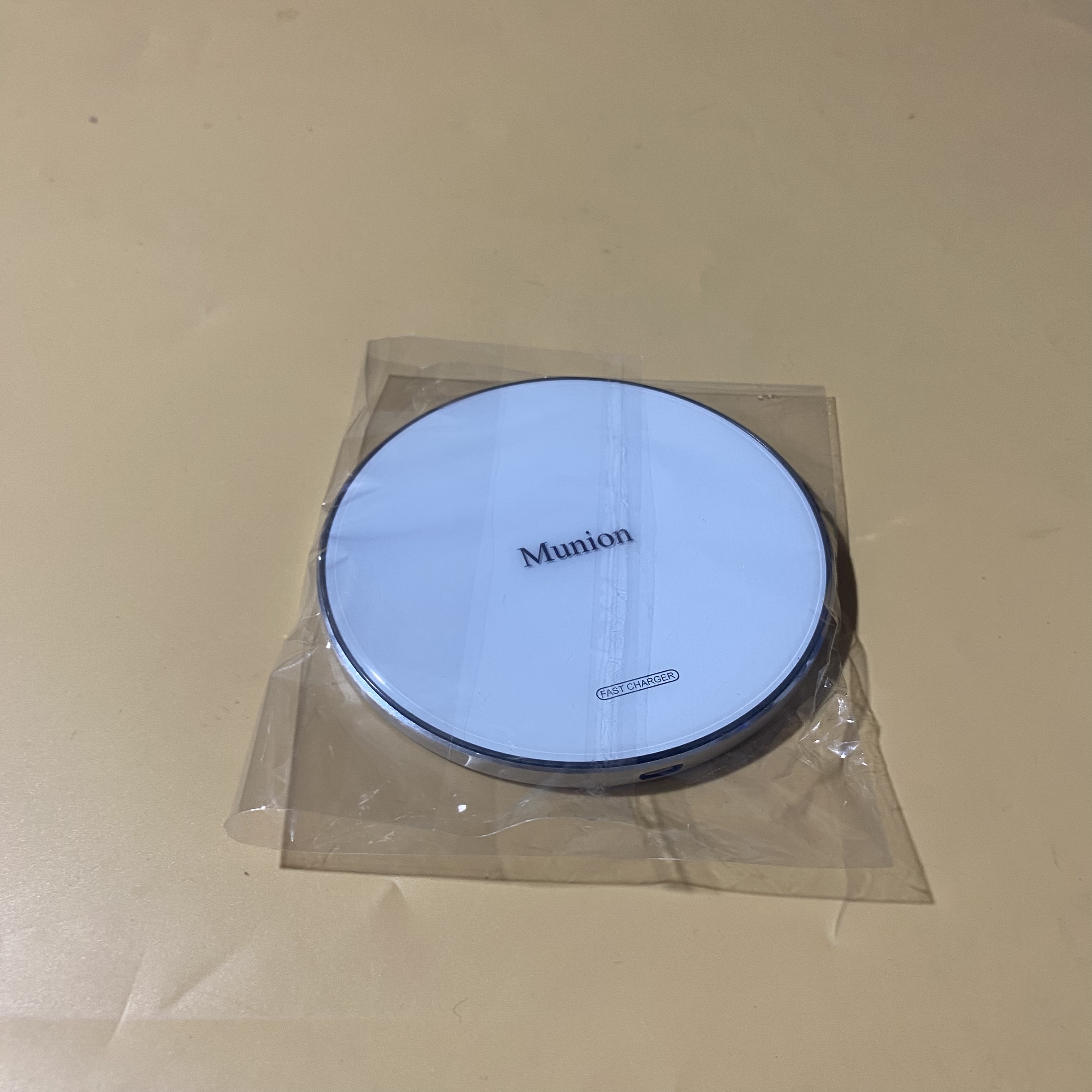 Munion Wireless chargers,Fast Wireless Charging Pad Compatible with most Phone White