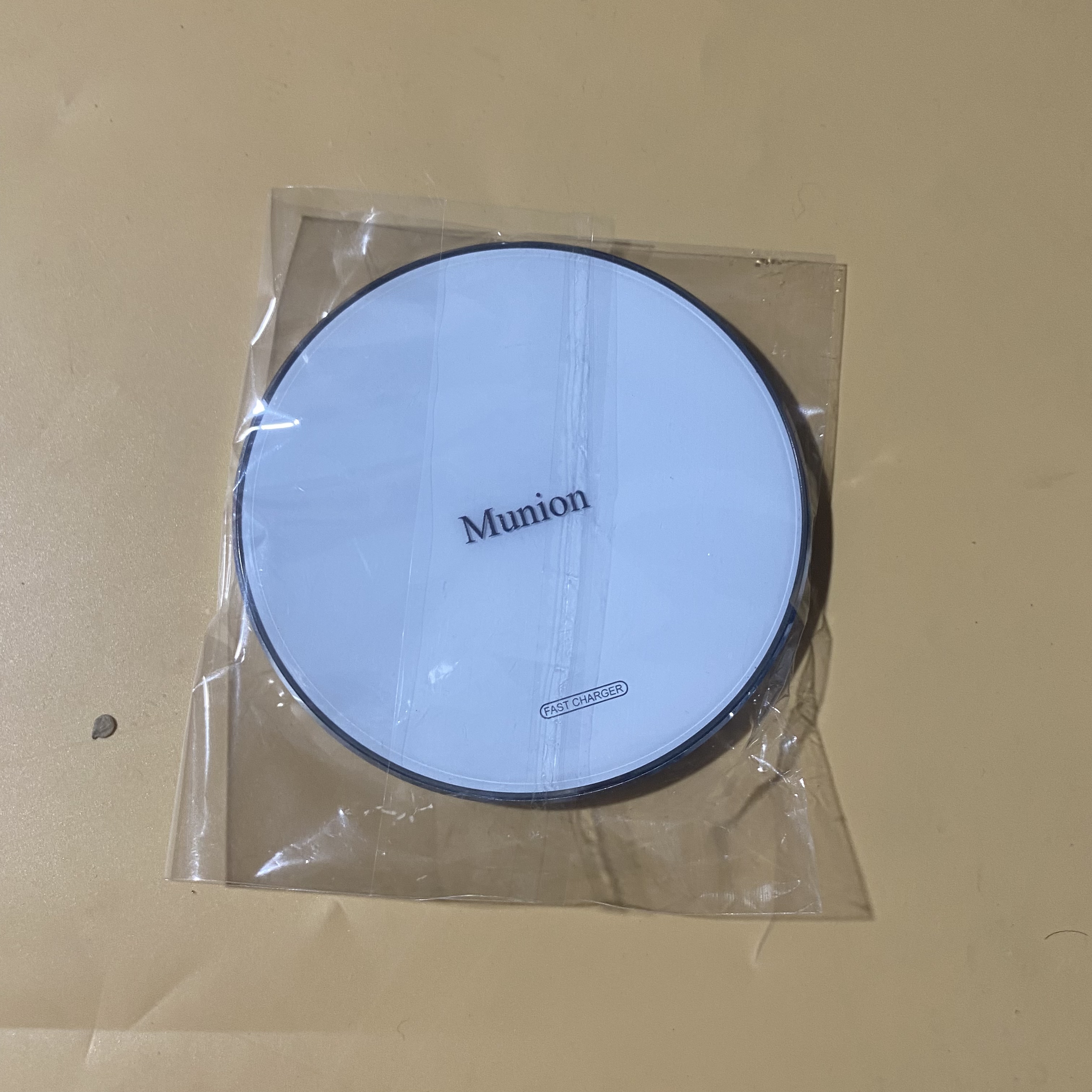 Munion Wireless chargers,Fast Wireless Charging Pad Compatible with most Phone White