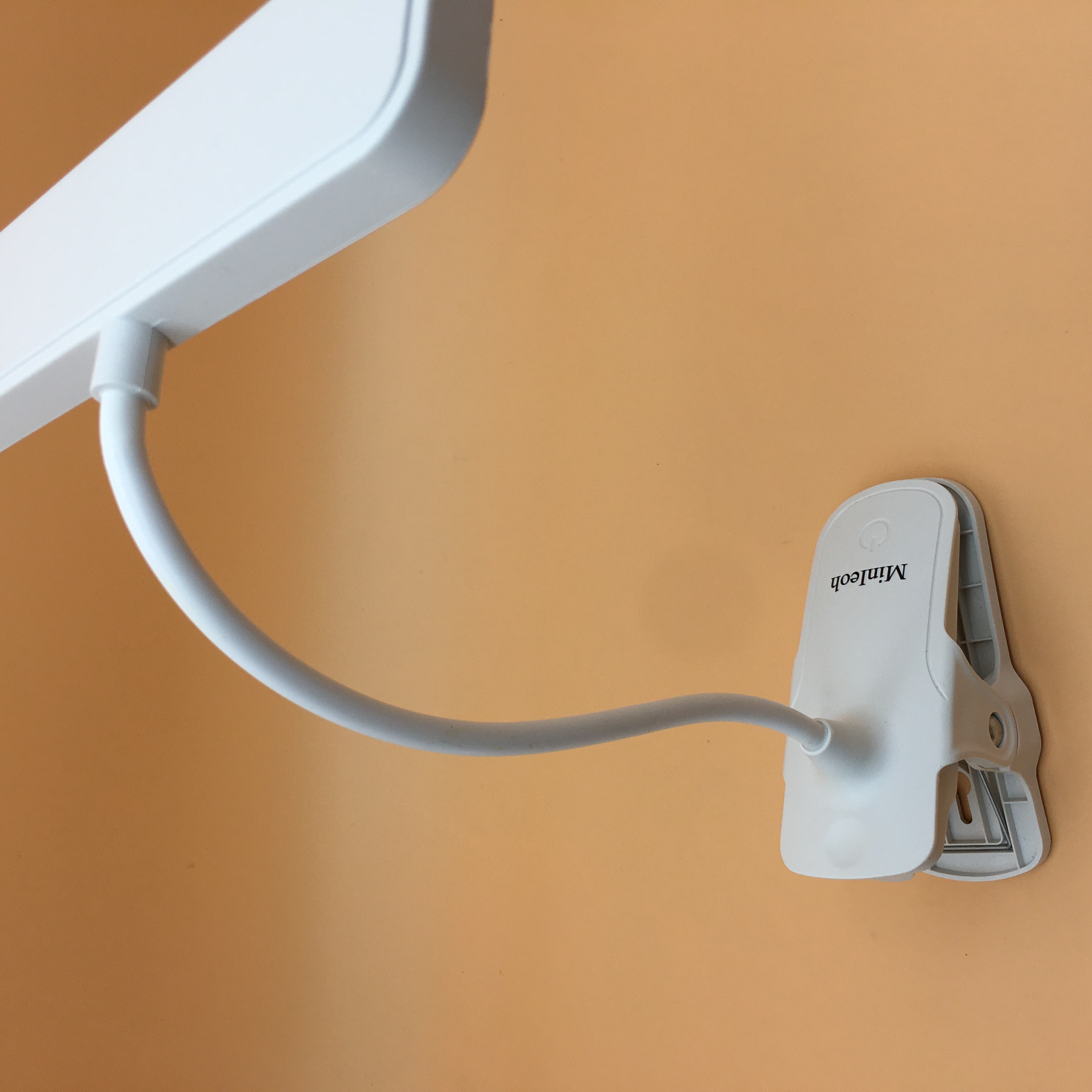 MinIeoh Desk lamps,LED Desk Lamp with USB Charging Port, Dimmable Eye-Caring Reading Light, Touch Control