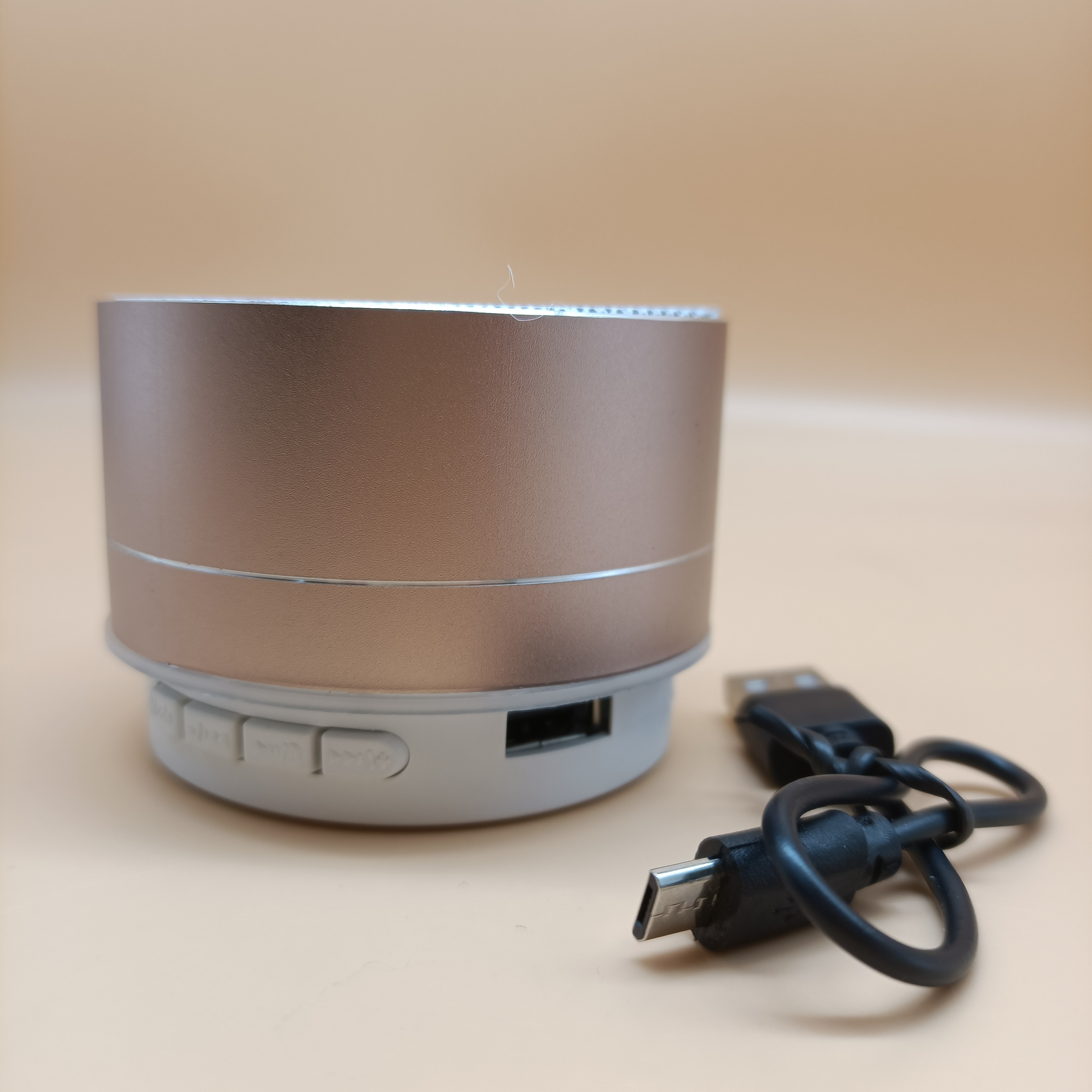  HISORL Personal stereos,Hands-free calling, USB flash drive, TF card, HD sound and bass for iPhone Ipad Android smart phones and more