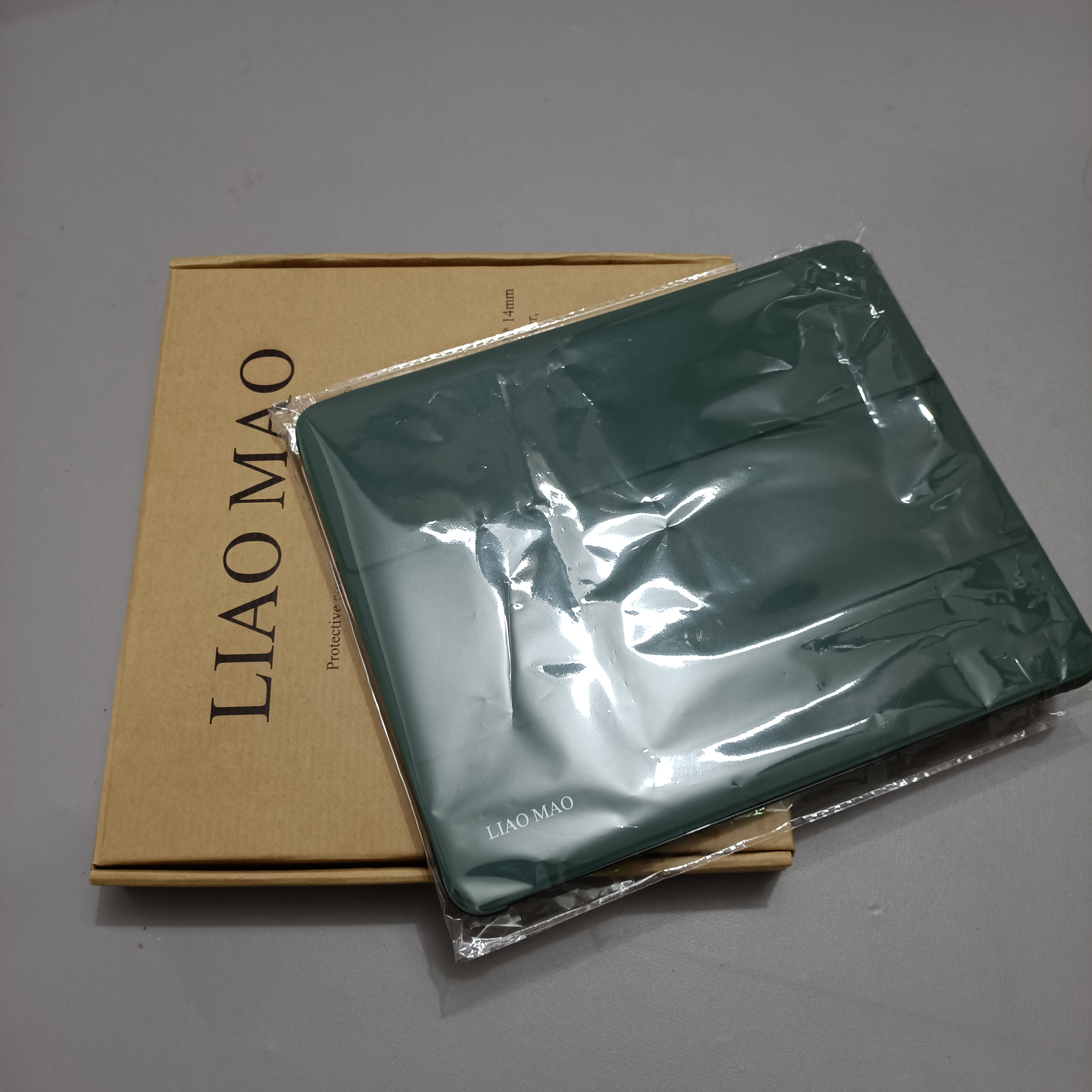 LIAO MAO Protective cases for tablet computers,12.9 (21/20/18) Universal, Soft shell silicone magnetic suction plate air5 Holster with pen slot