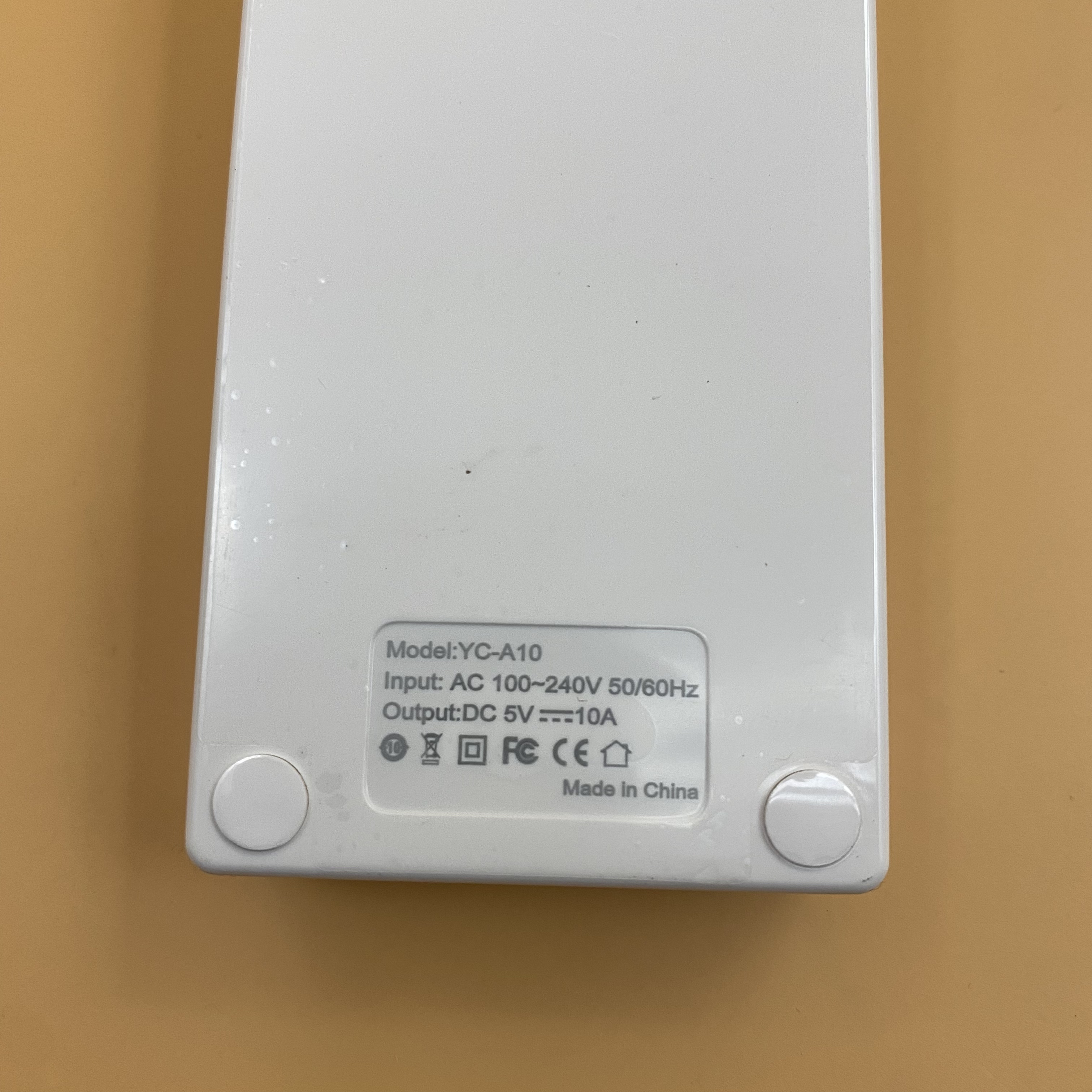 USB charger, 10 charging ports 100-240W 50/60Hz USB desktop charger,  model YC-A10.