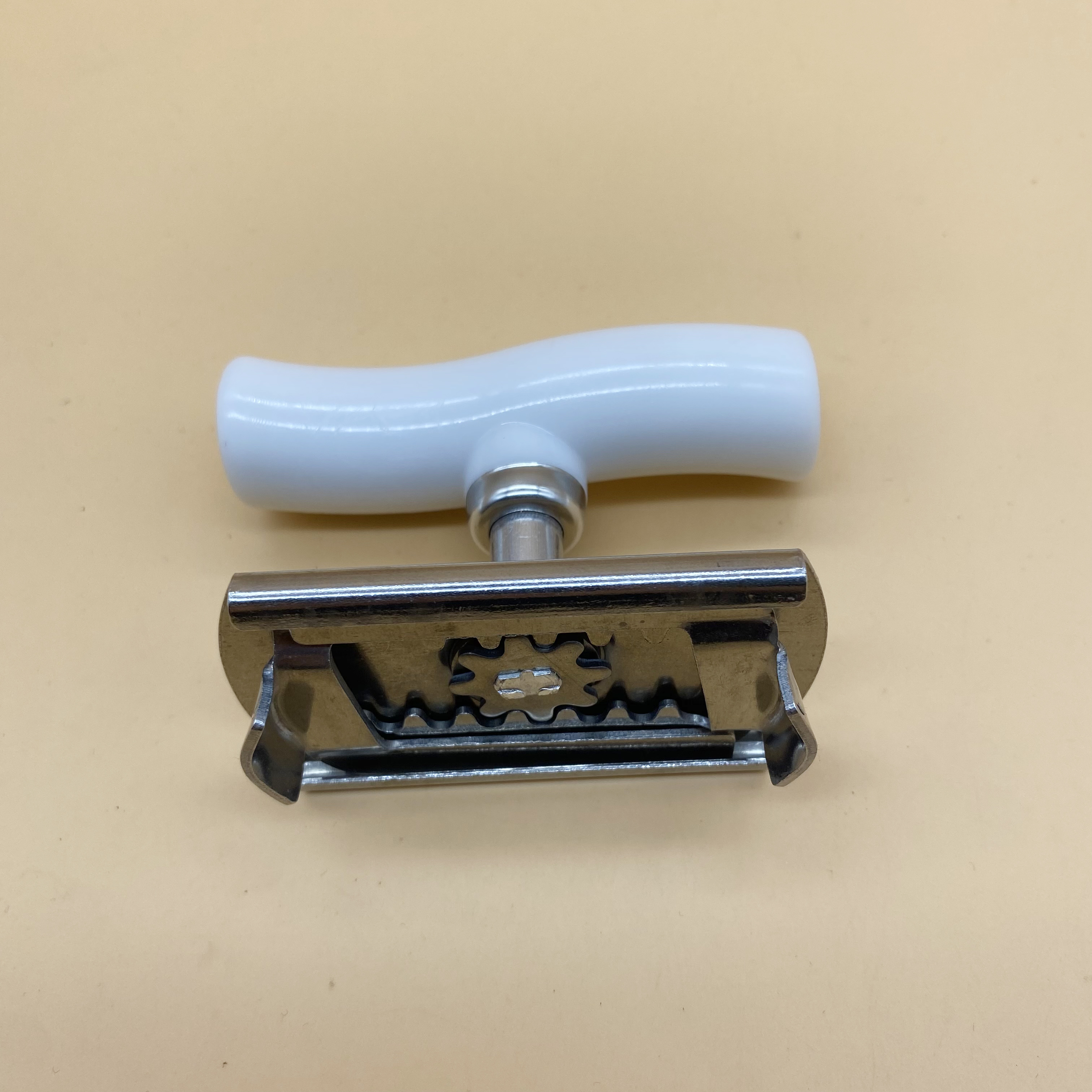 Gowgelit Jar openers, Stainless Steel Multifunctional Adjustable Bottle Opener for 1-4" Jars