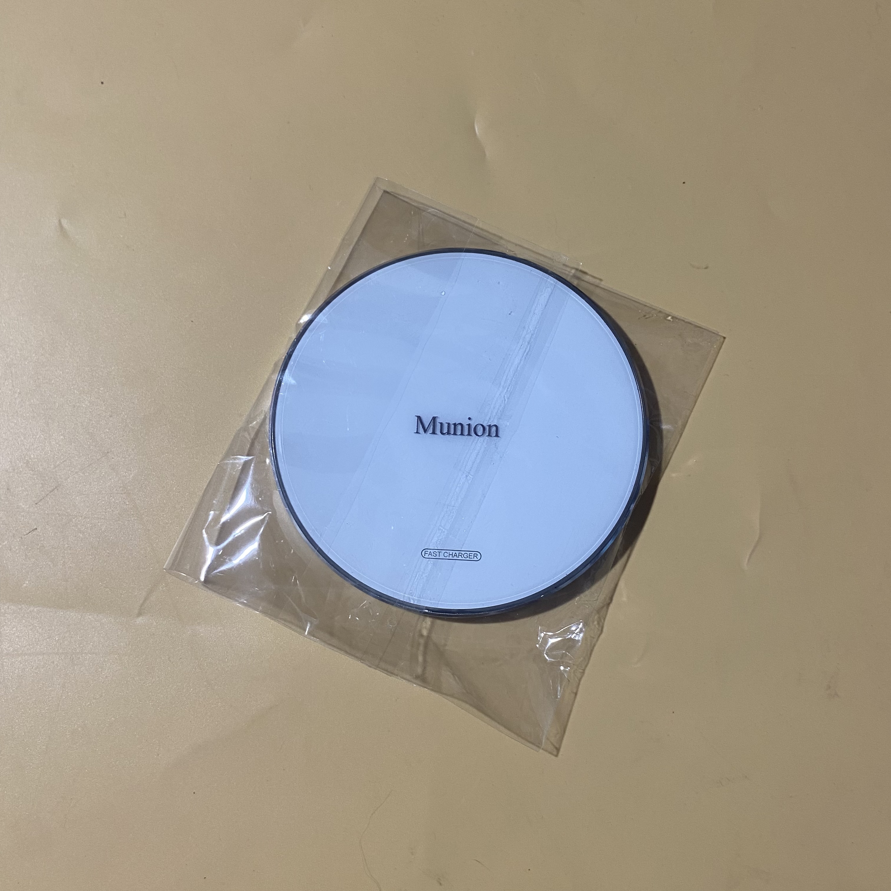Munion Wireless chargers,Fast Wireless Charging Pad Compatible with most Phone White