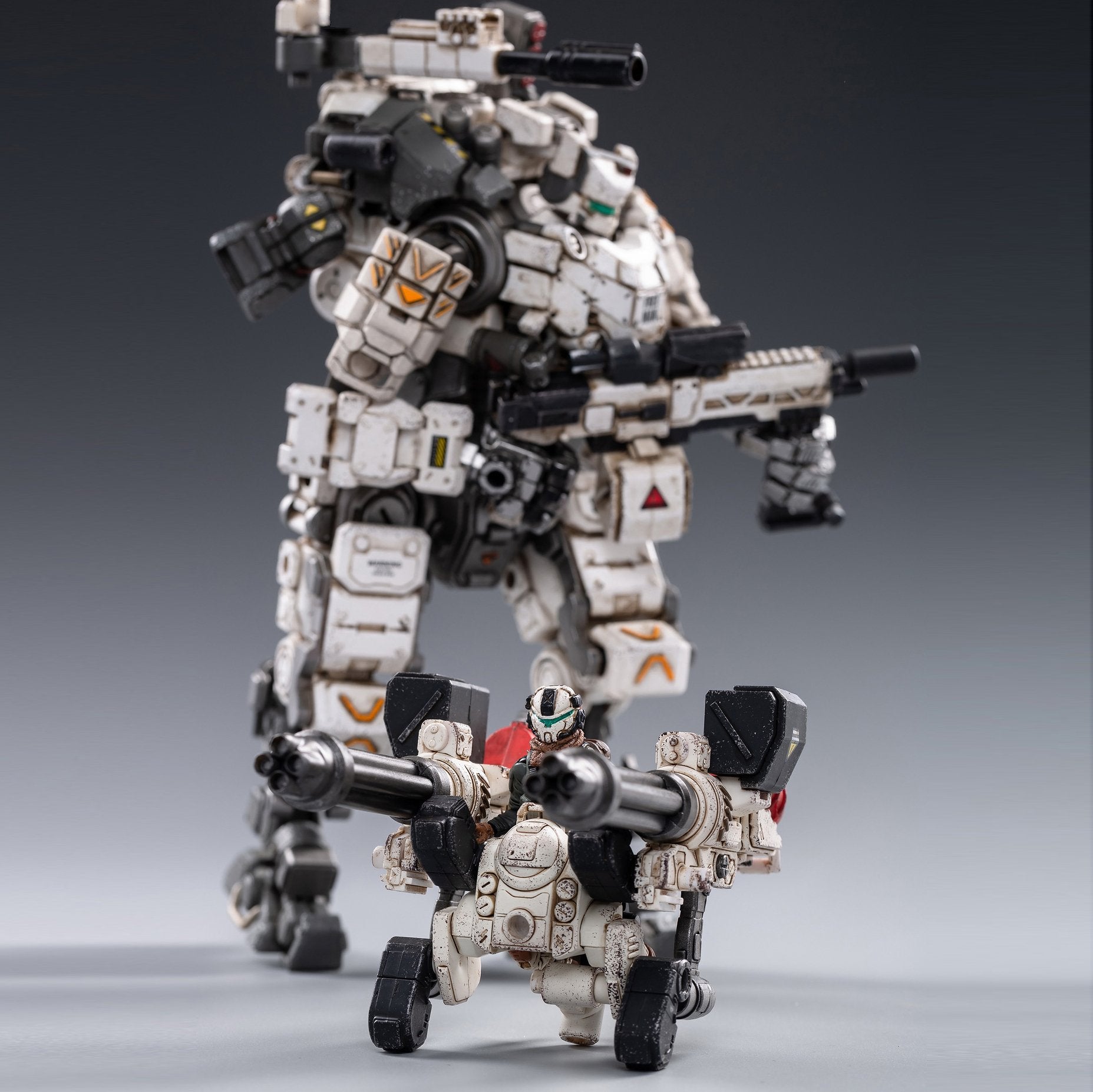 JOYTOY 1/25 Action Figures White Steel Bone Mechina Armor(male pilot)