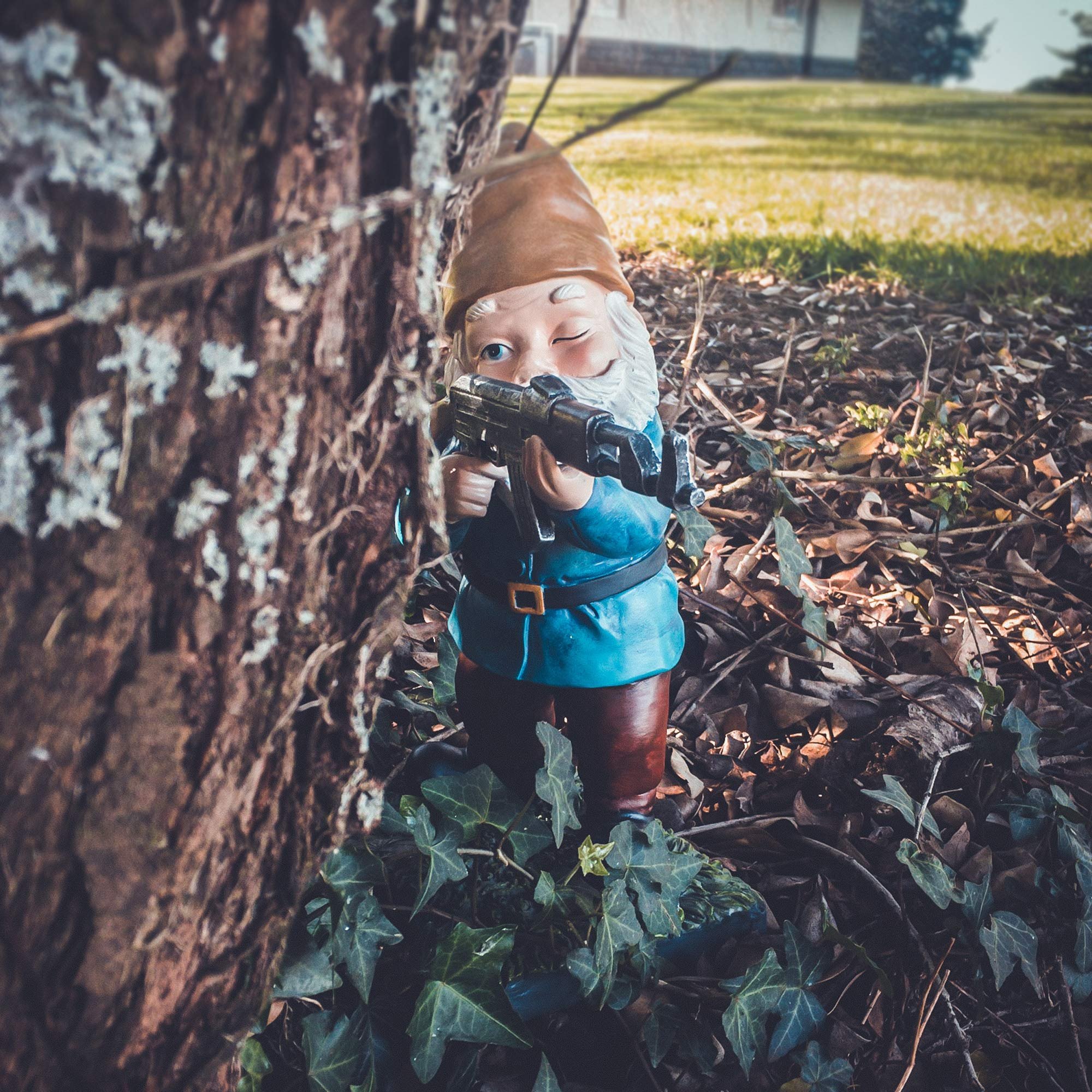 Funny Army Garden Gnome Statue，Amusing Army Military Gnome Holding SLR