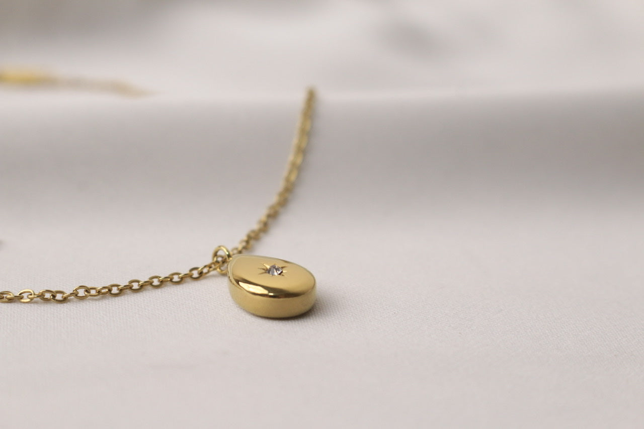 18k Gold Meghan Star Necklace