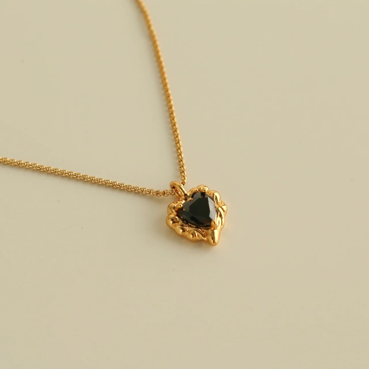 Yamileth Heart Necklace (Gold)