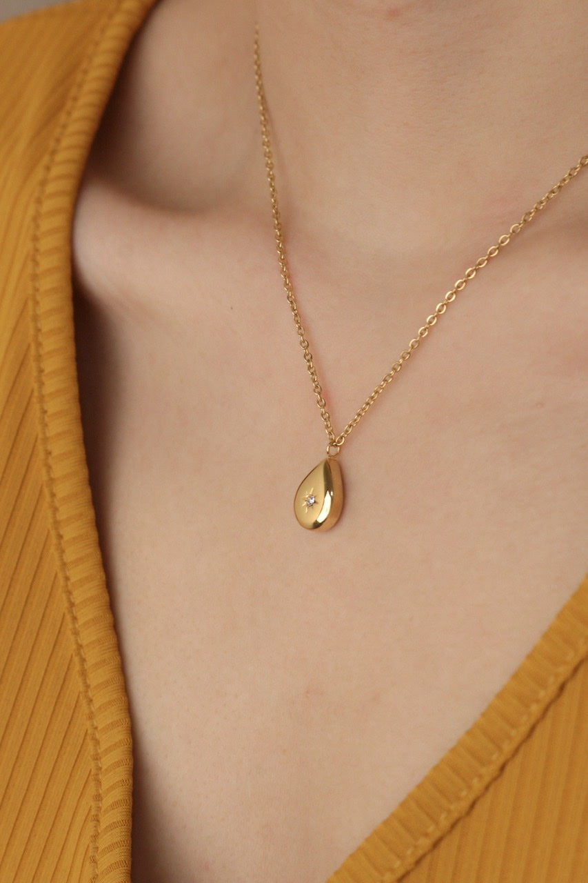 18k Gold Meghan Star Necklace