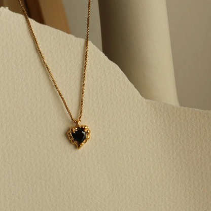 Yamileth Heart Necklace (Gold)