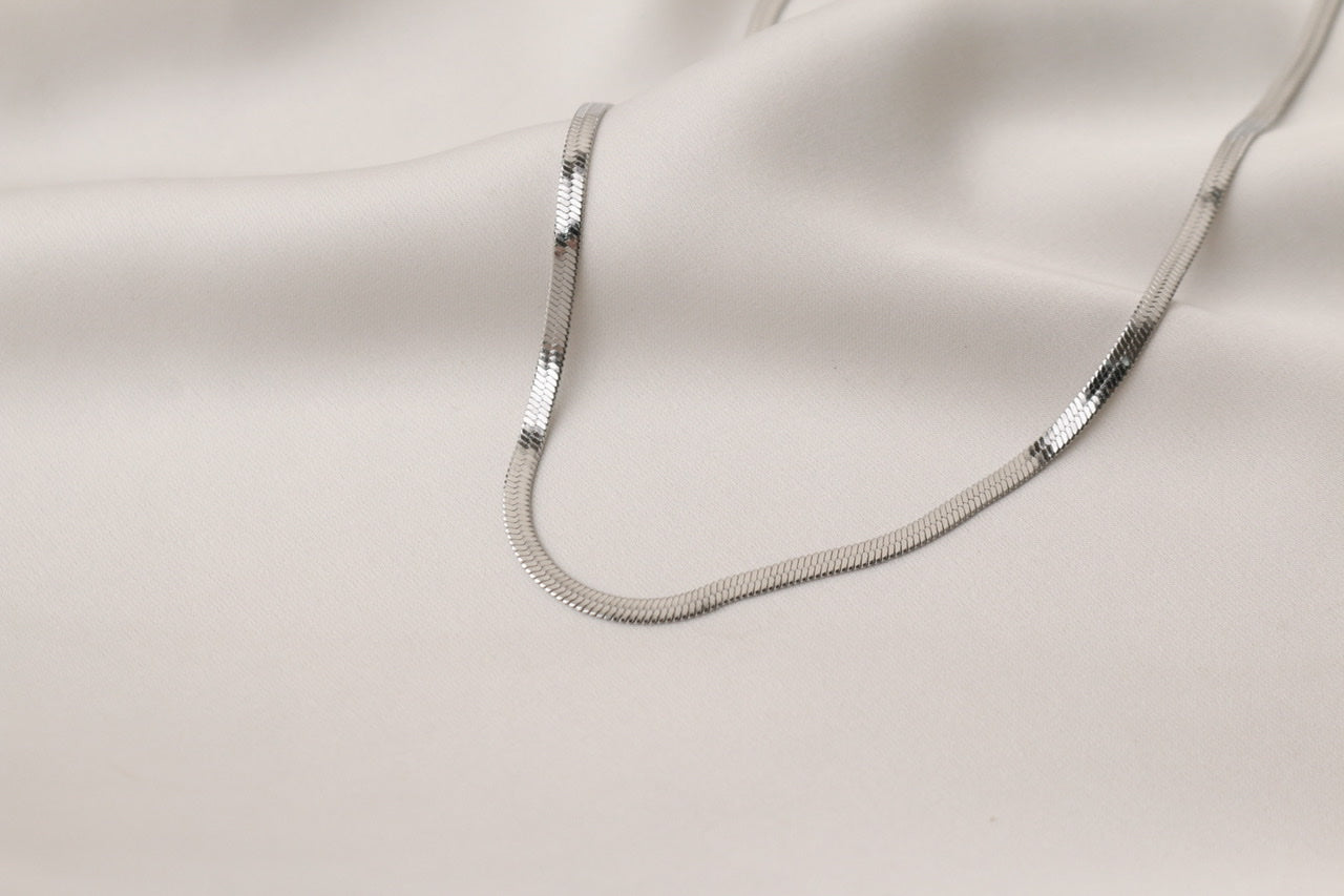 Marley Herringbone Chain Necklace (Silver)