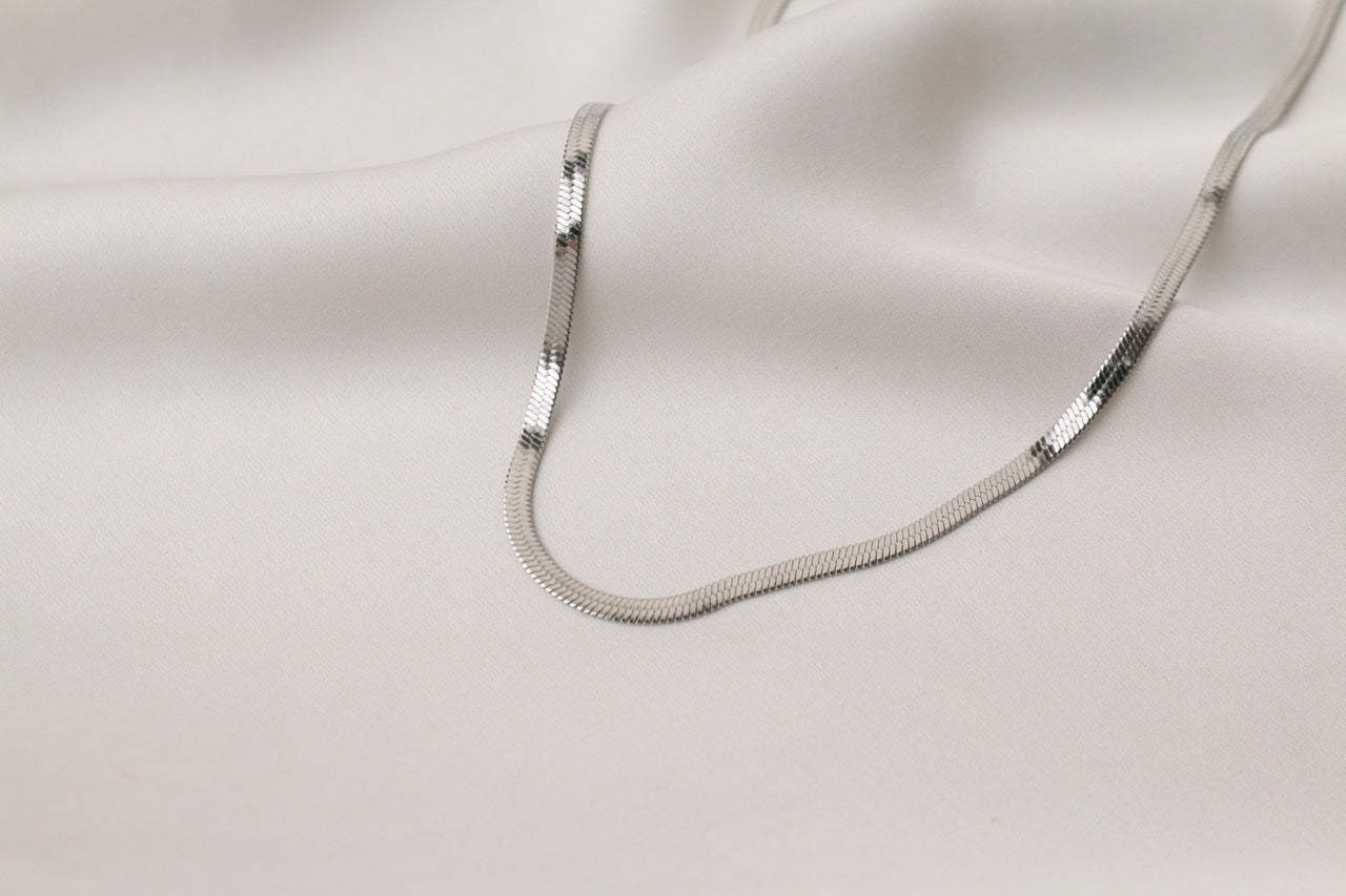 Marley Herringbone Chain Necklace (Silver)