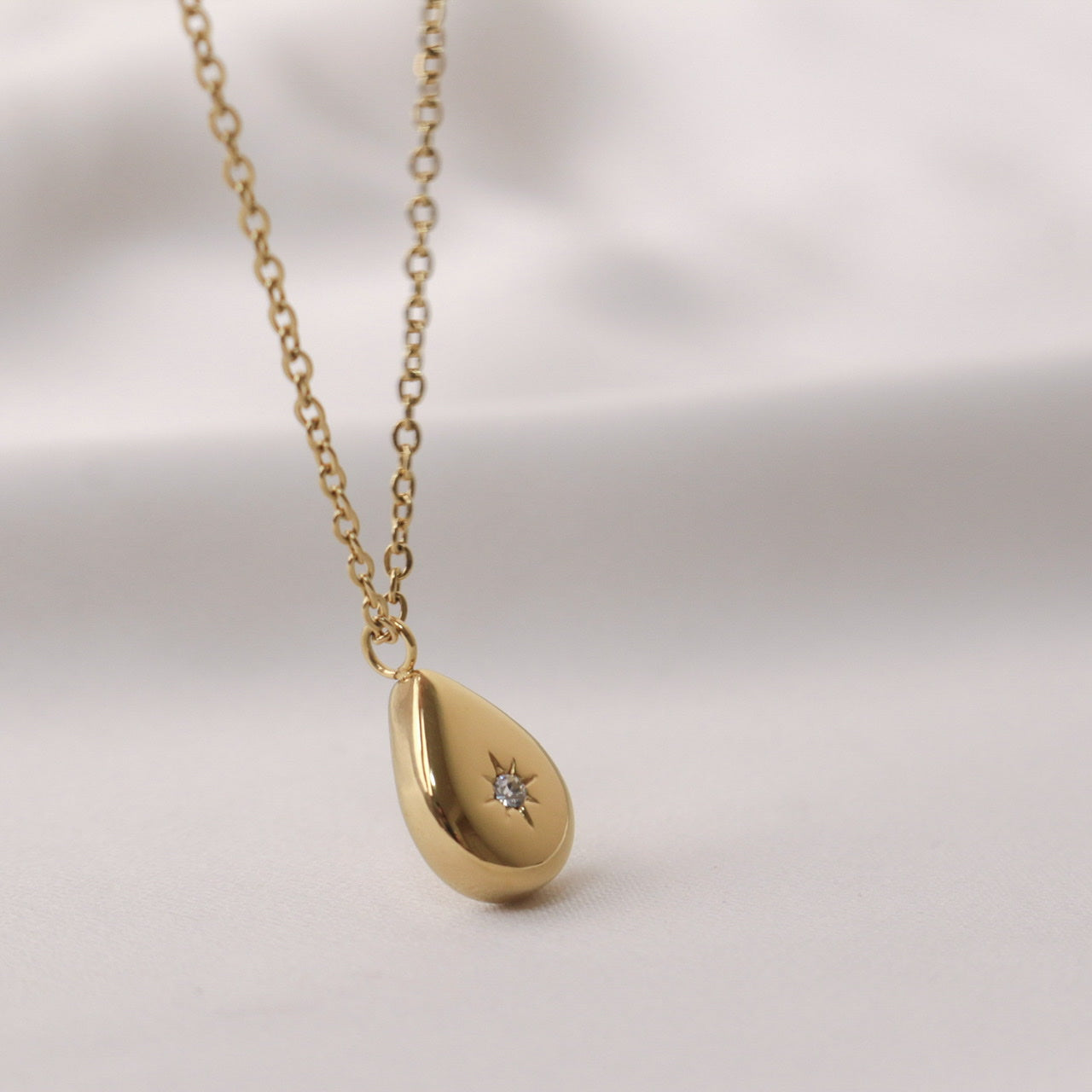 18k Gold Meghan Star Necklace