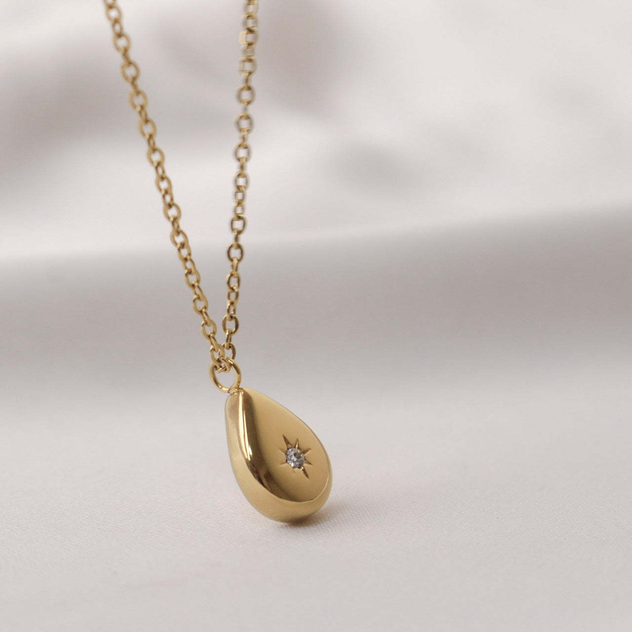 18k Gold Meghan Star Necklace