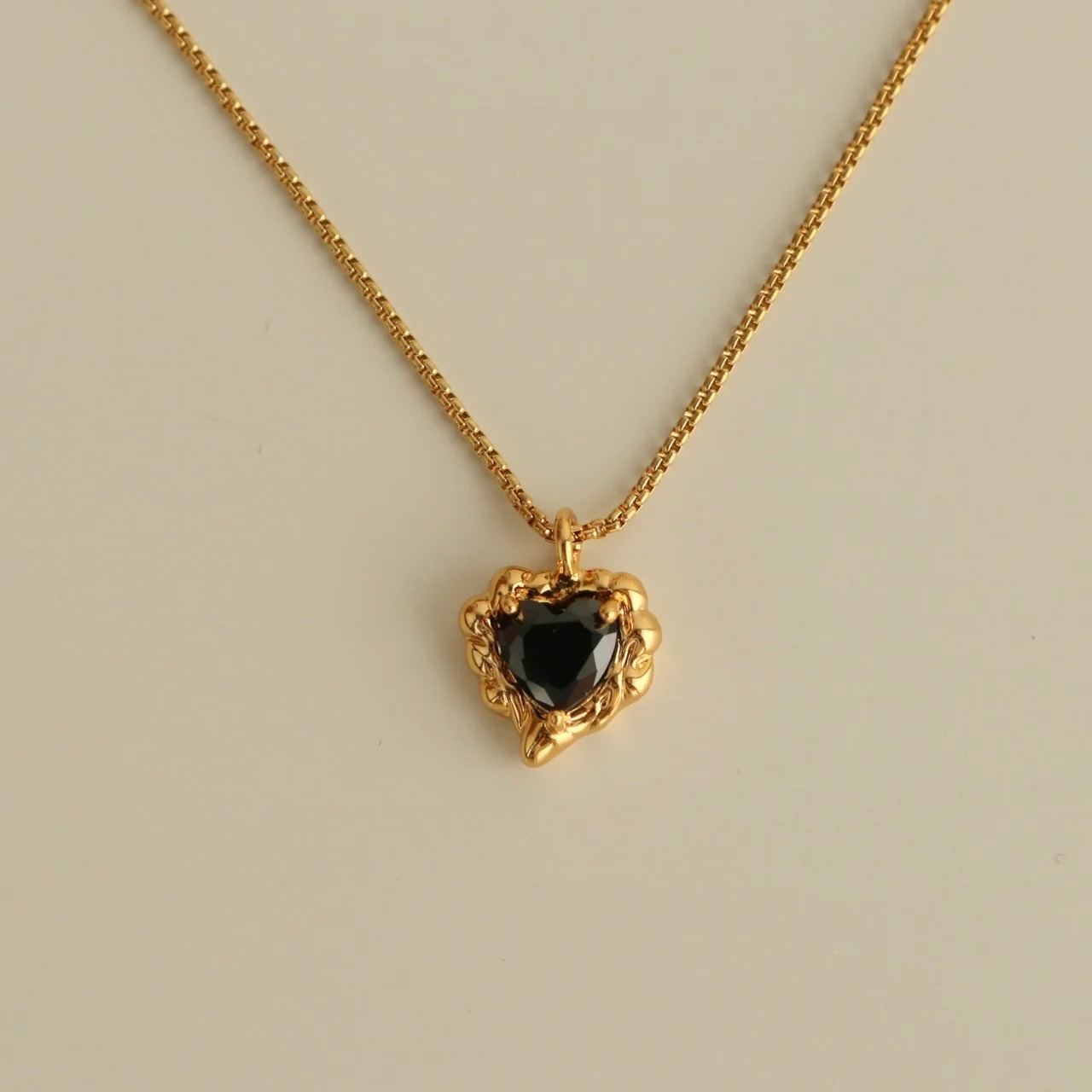 Yamileth Heart Necklace (Gold)