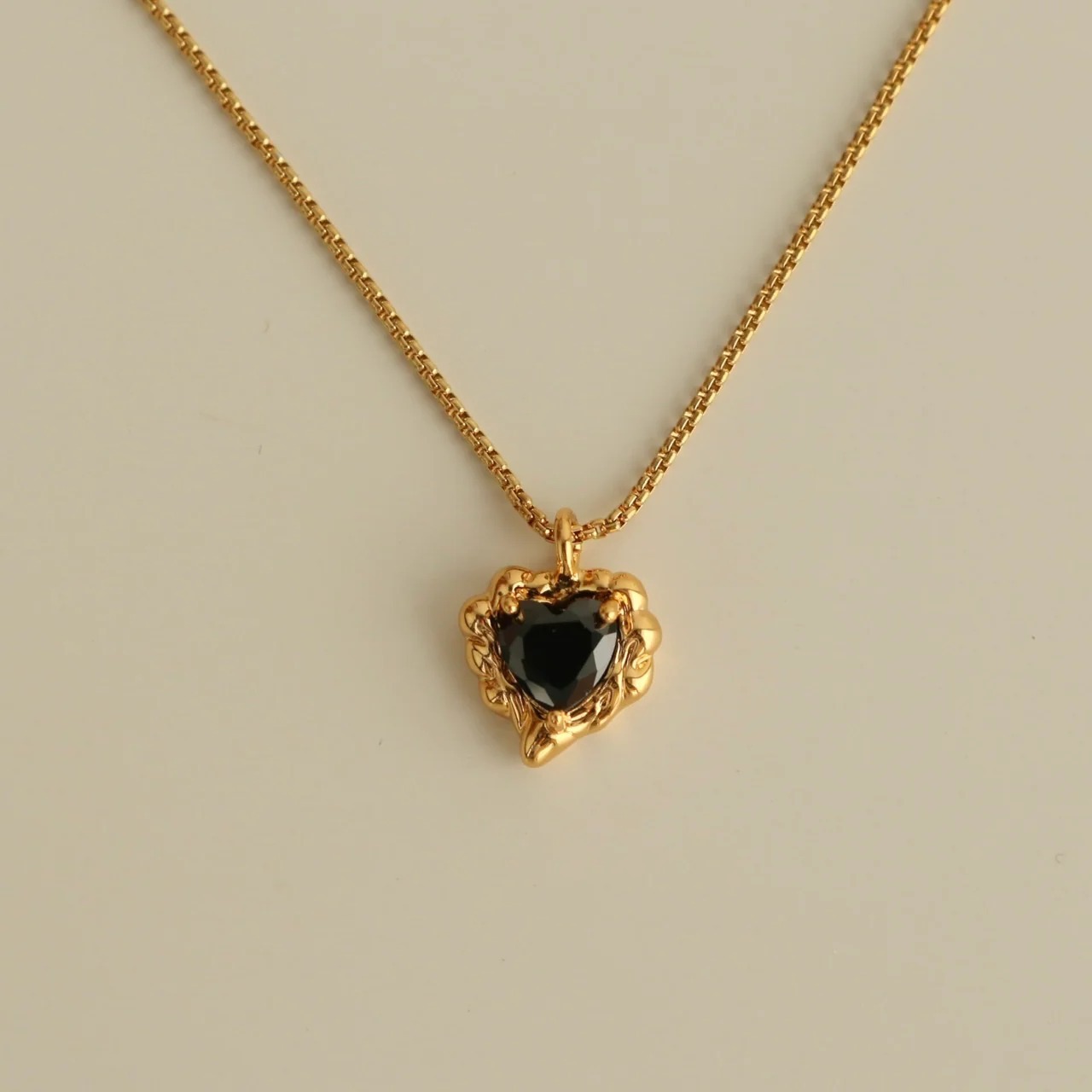 Yamileth Heart Necklace (Gold)