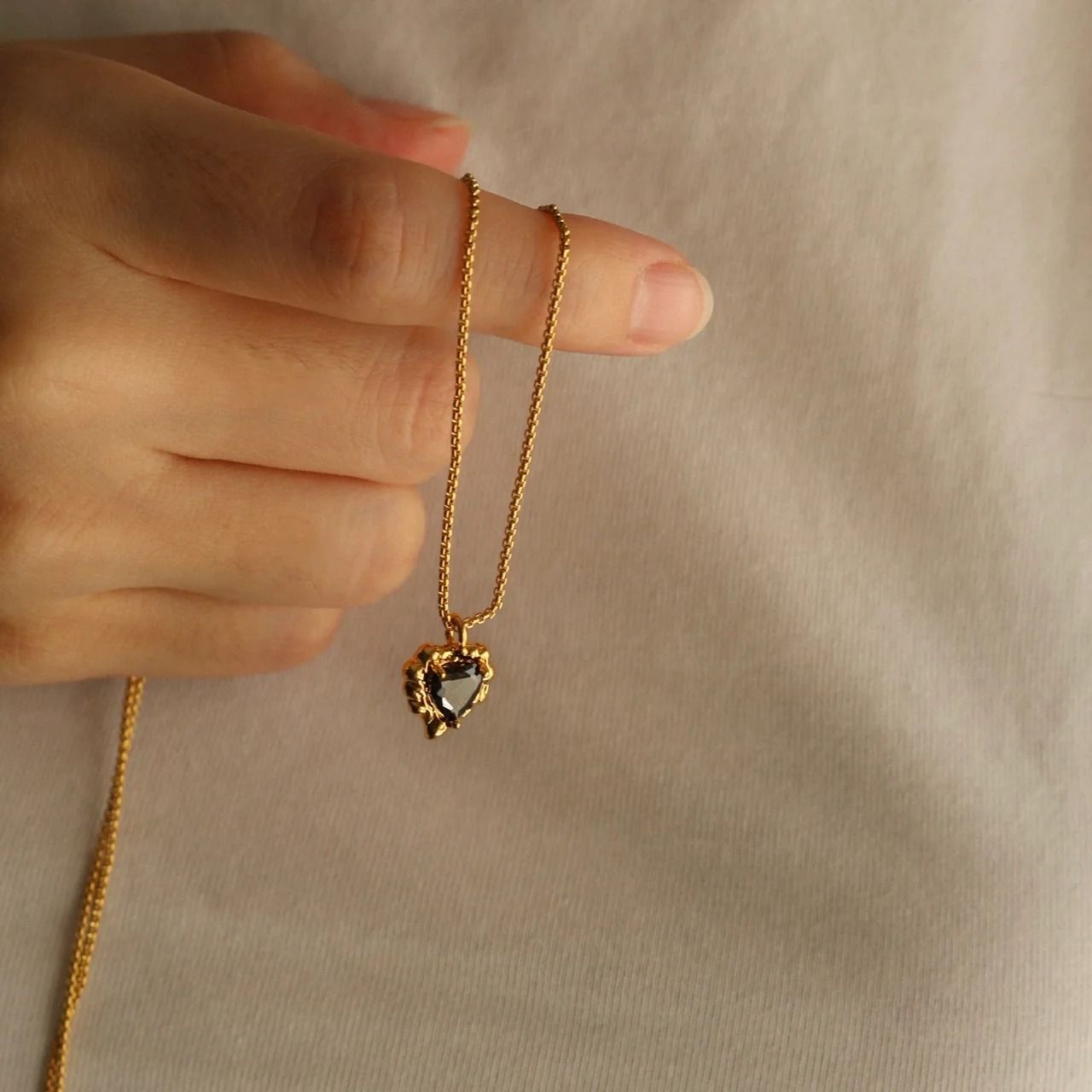 Yamileth Heart Necklace (Gold)