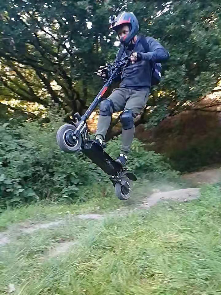 How to Ride an Electric Scooter Safely？