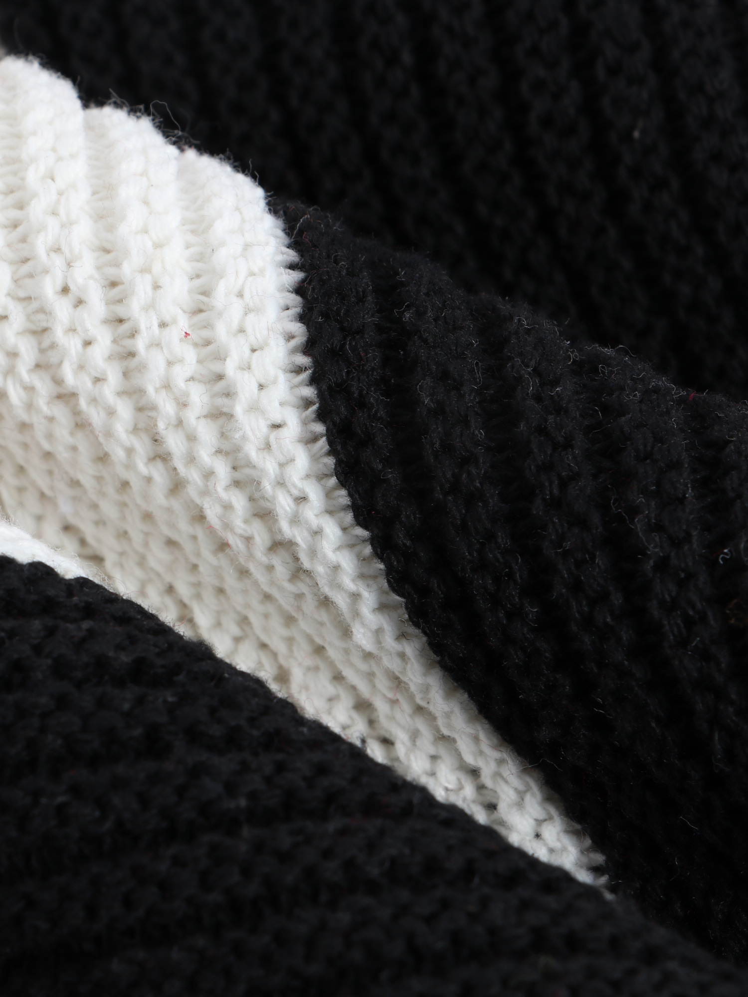 Roundneck Loose Colorblock Knit Sweater